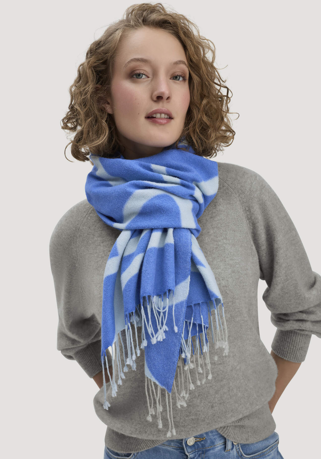 hessnatur Damen Schal mit Signé aus Schurwolle - blau Größe 1size