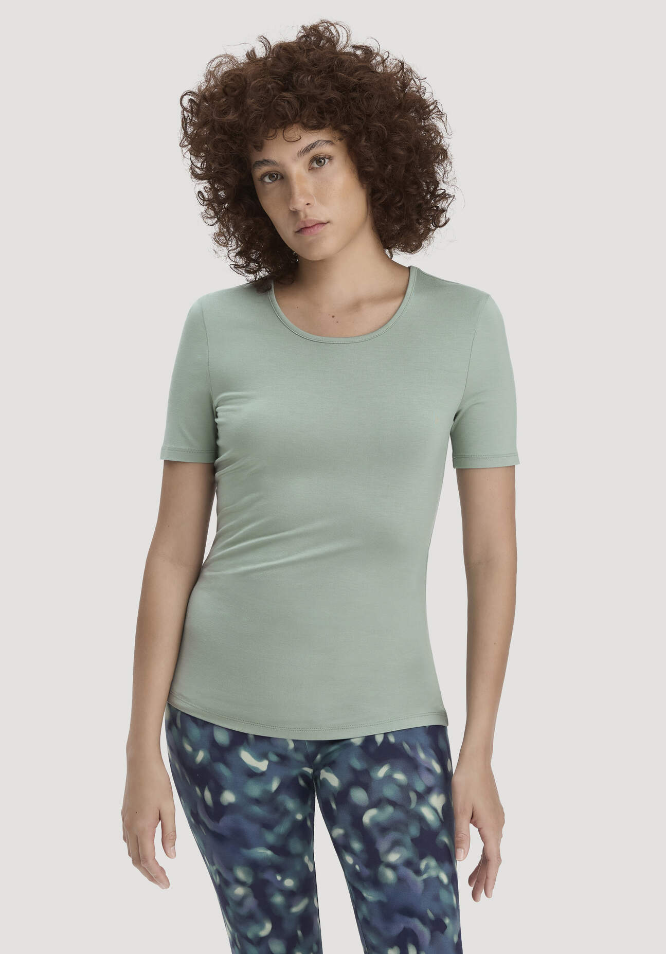 hessnatur Damen T-Shirt PURE FLOW aus TENCEL™ Modal - grün Größe 46