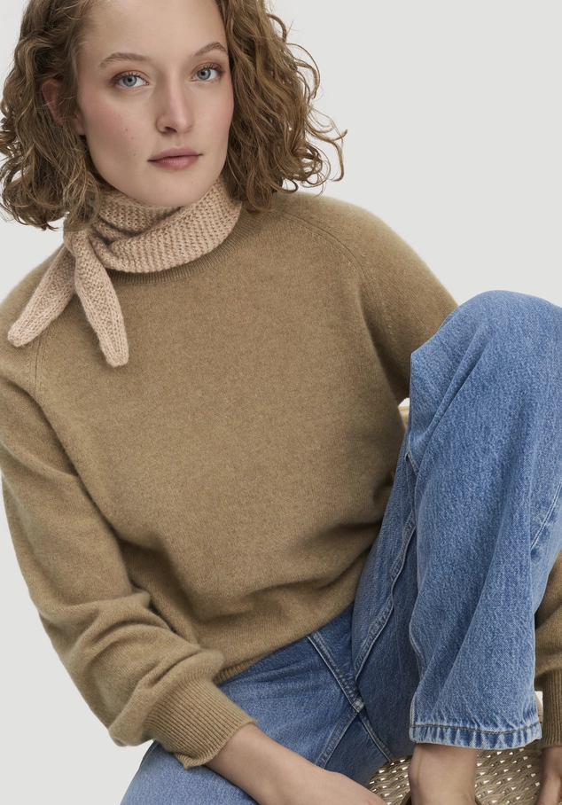 Knitted shawl made of pure alpaca