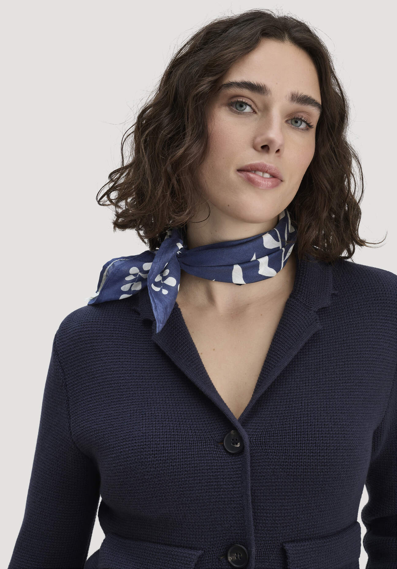 hessnatur Damen Print Seidentuch - blau Größe 1size