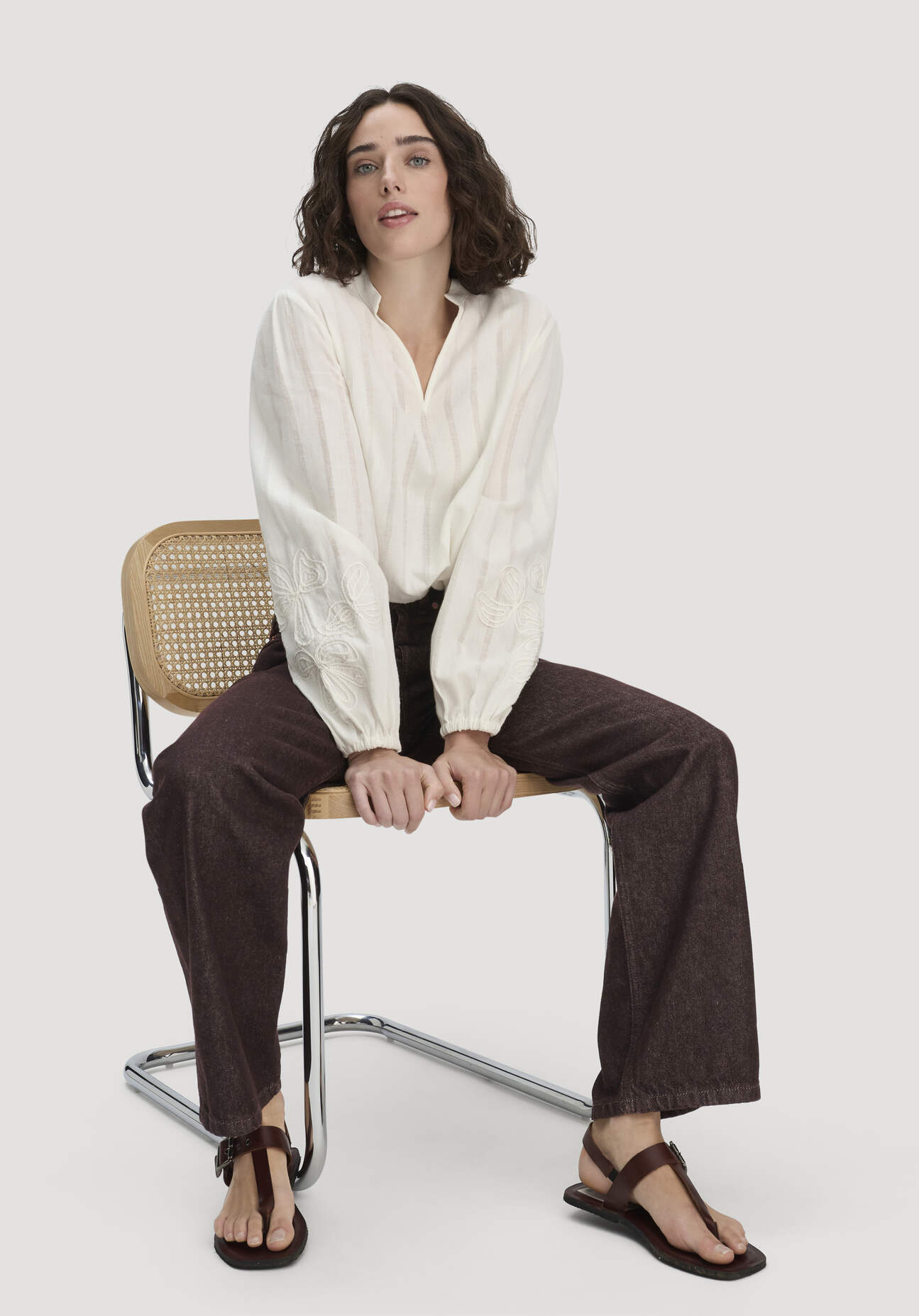 hessnatur Damen Zehentrenner Sandale aus chromfrei gegerbtem Leder - braun Größe 36