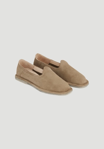 Slipper aus chromfrei gegerbtem Nubuk-Leder Slipper aus chromfrei gegerbtem Nubuk-Leder
