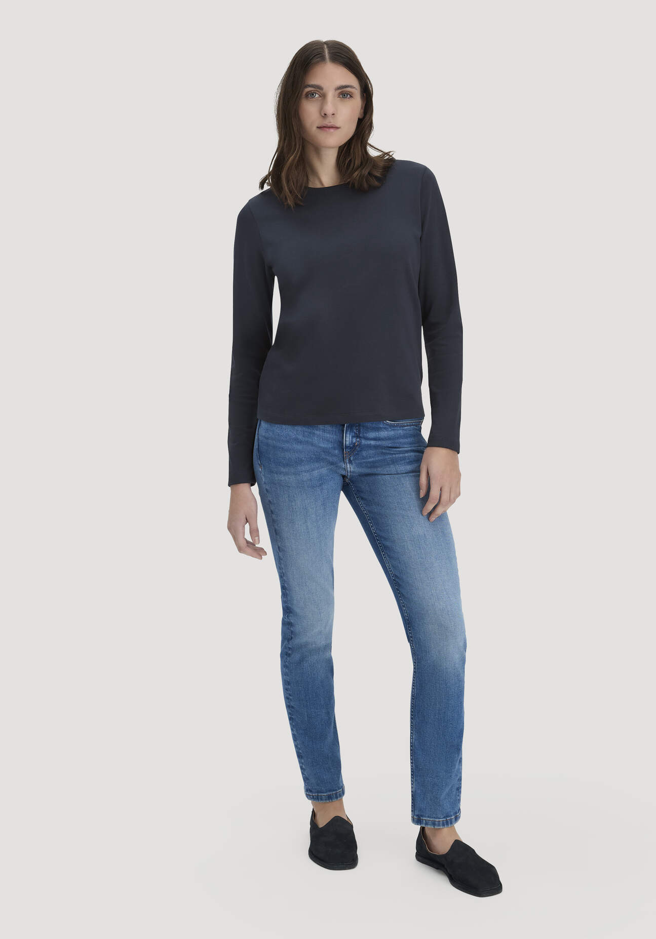 hessnatur Damen Slipper aus chromfrei gegerbtem Nubuk-Leder - schwarz Größe 41