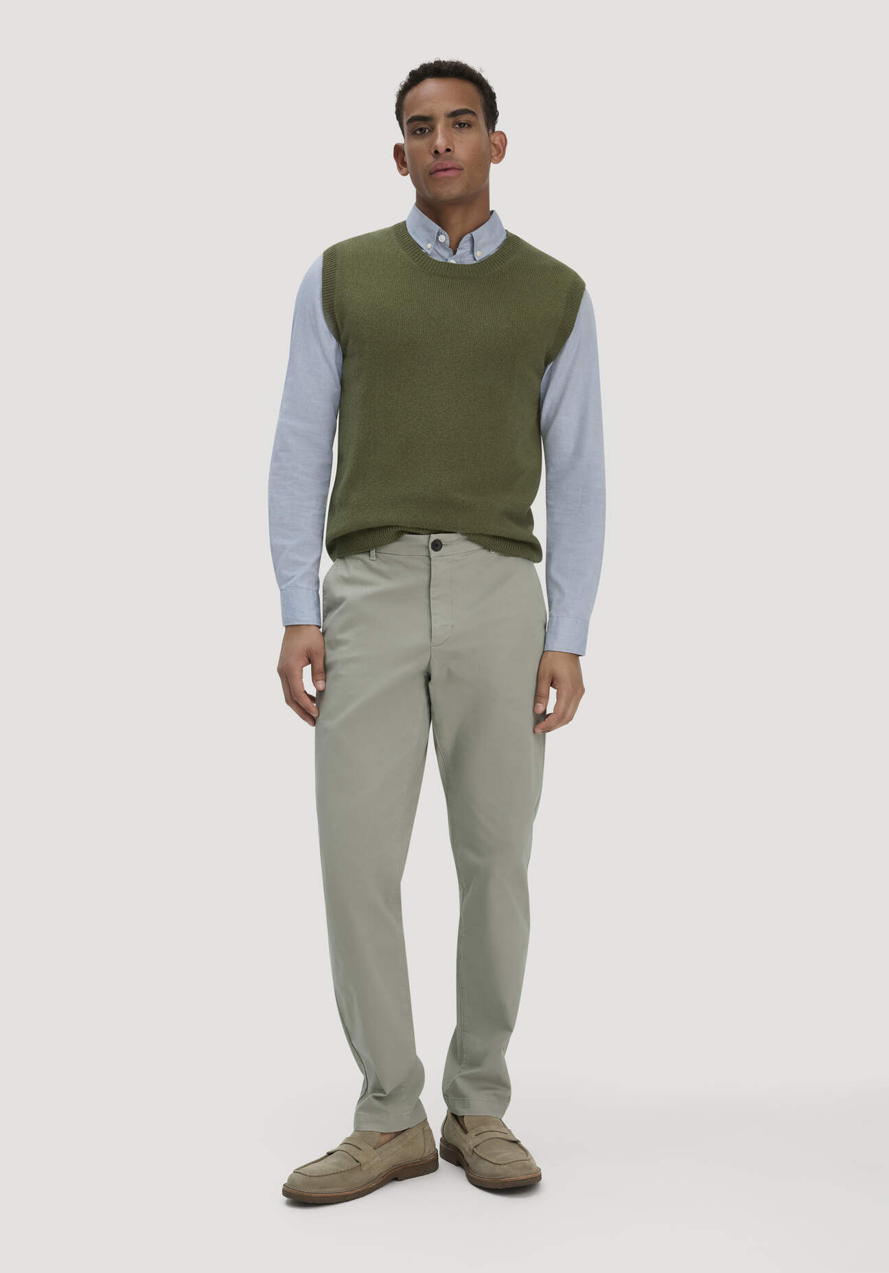 hessnatur Herren Chino LENN Regular aus Bio-Baumwolle - grün Größe 31/30