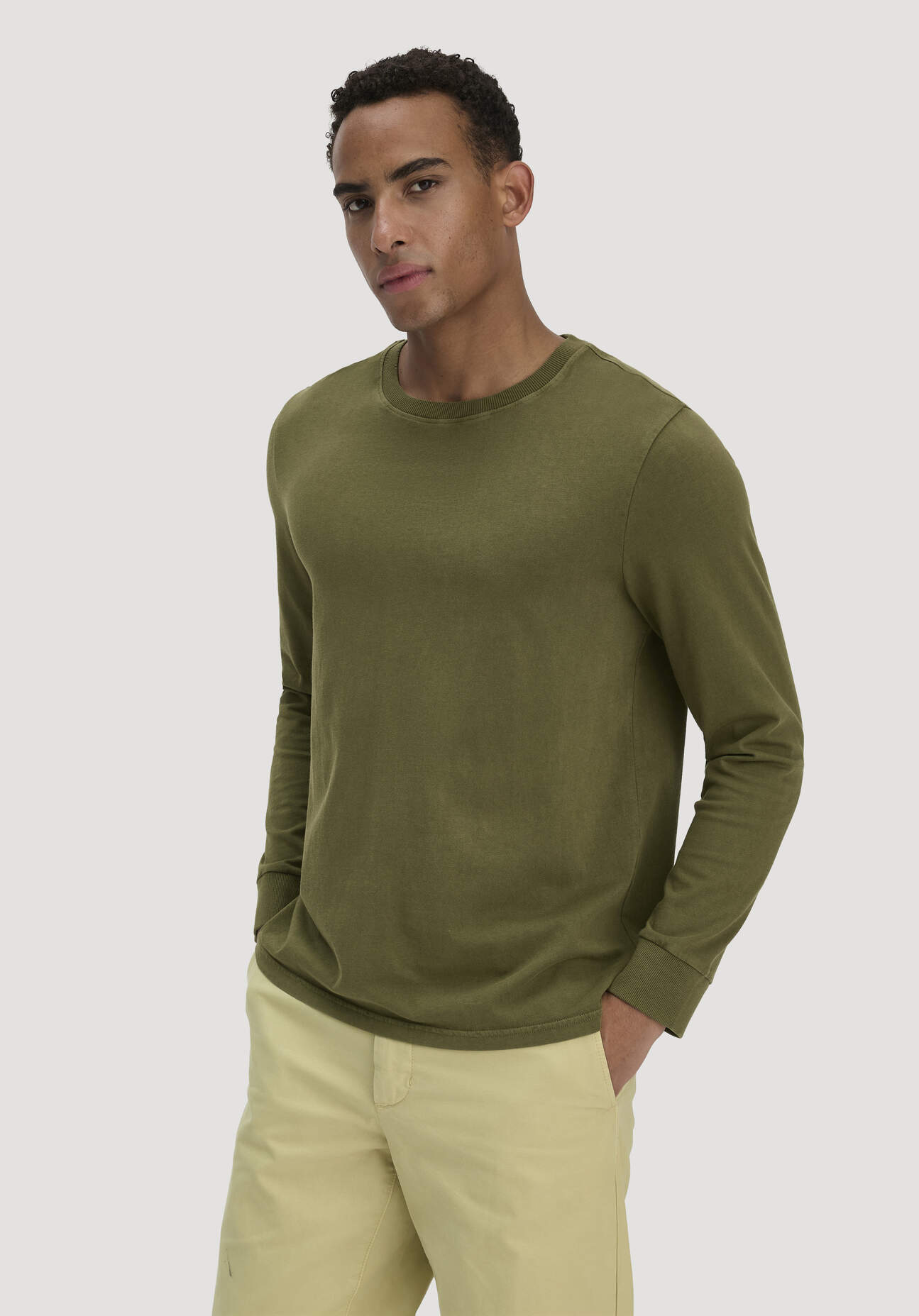 hessnatur Herren Heavy Jersey Longsleeve Relaxed aus Bio-Baumwolle - grün Größe 54