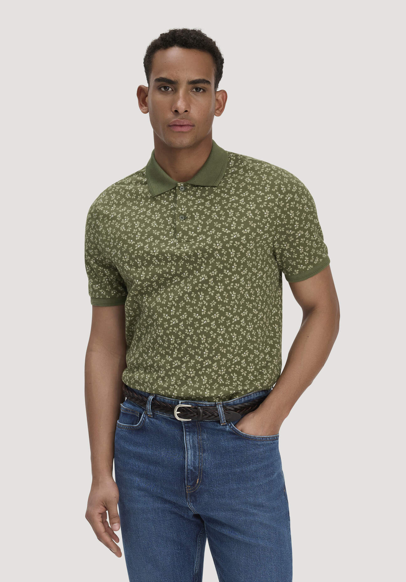 hessnatur Herren Print Piqué Polo Relaxed aus Bio-Baumwolle - grün Größe 52