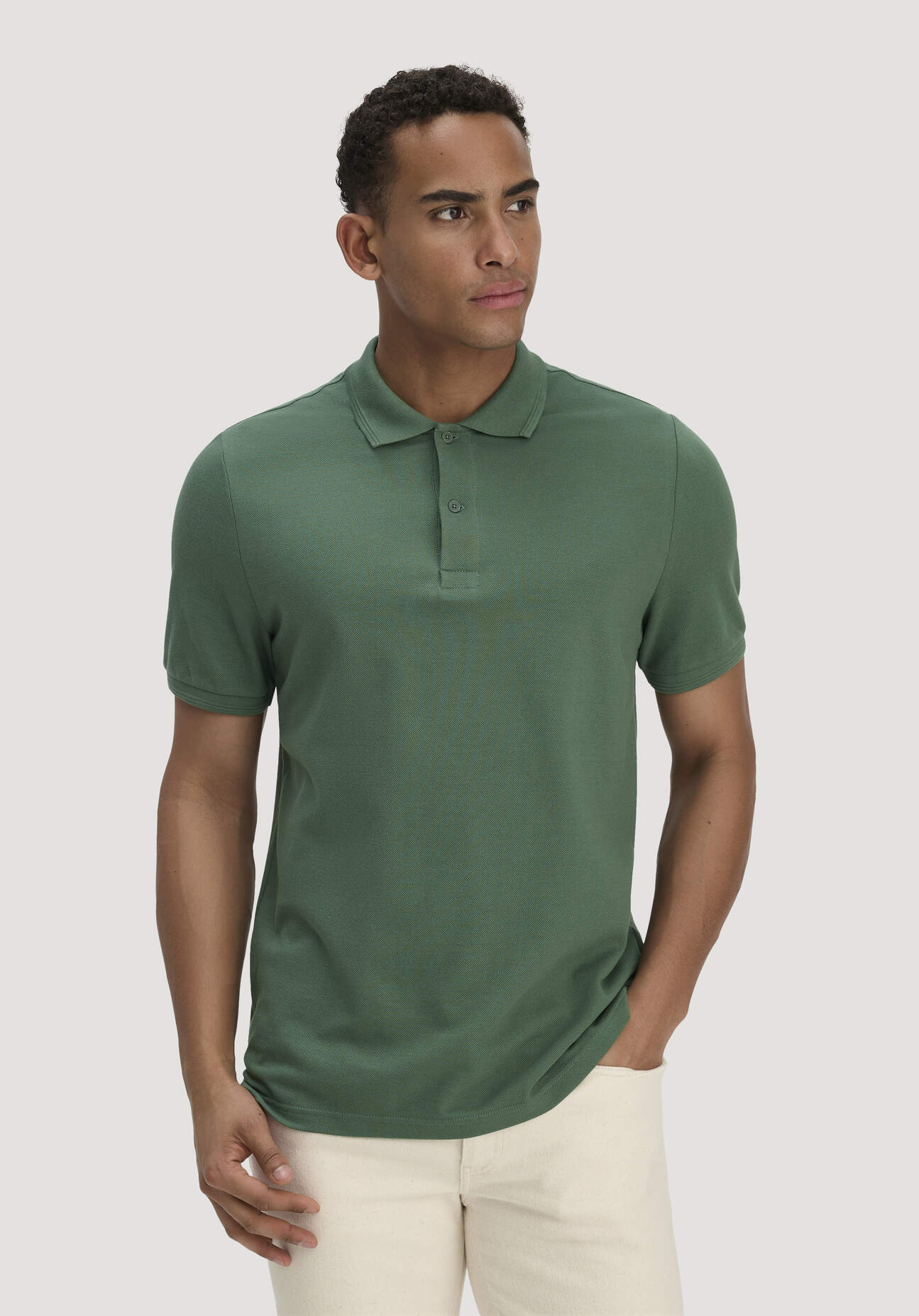 hessnatur Herren Piqué Polo Regular aus Bio-Baumwolle - grün Grösse46