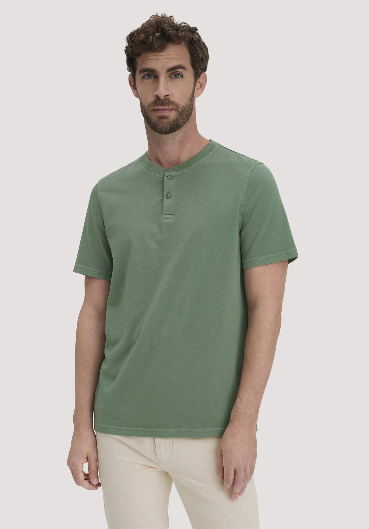 hessnatur Herren Heavy Jersey Henley Shirt Relaxed aus Bio-Baumwolle - grün Grösse46