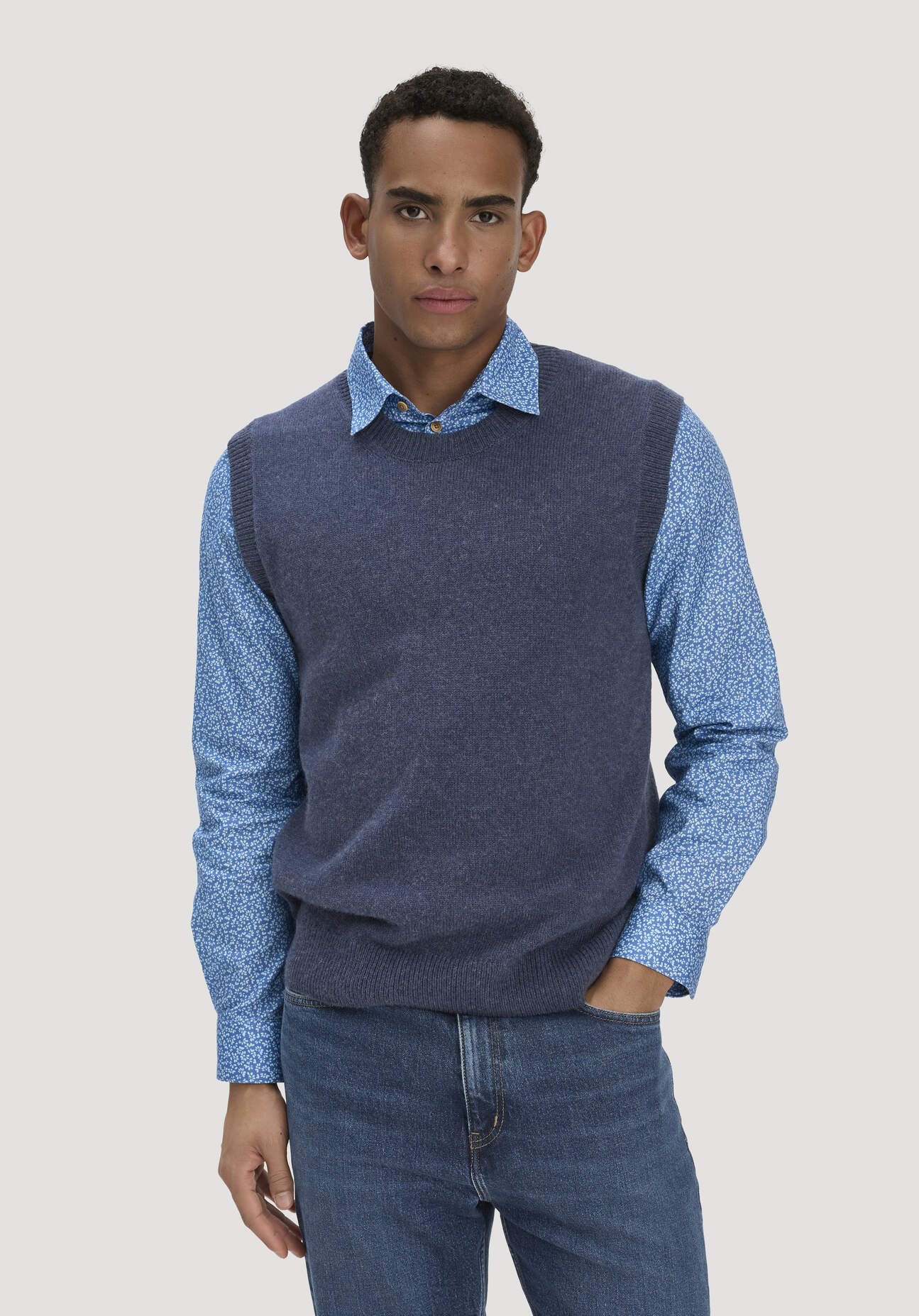 hessnatur Herren Strick Pullunder Regular aus Bio-Merinowolle mit Bio-Baumwolle - blau Größe XXL