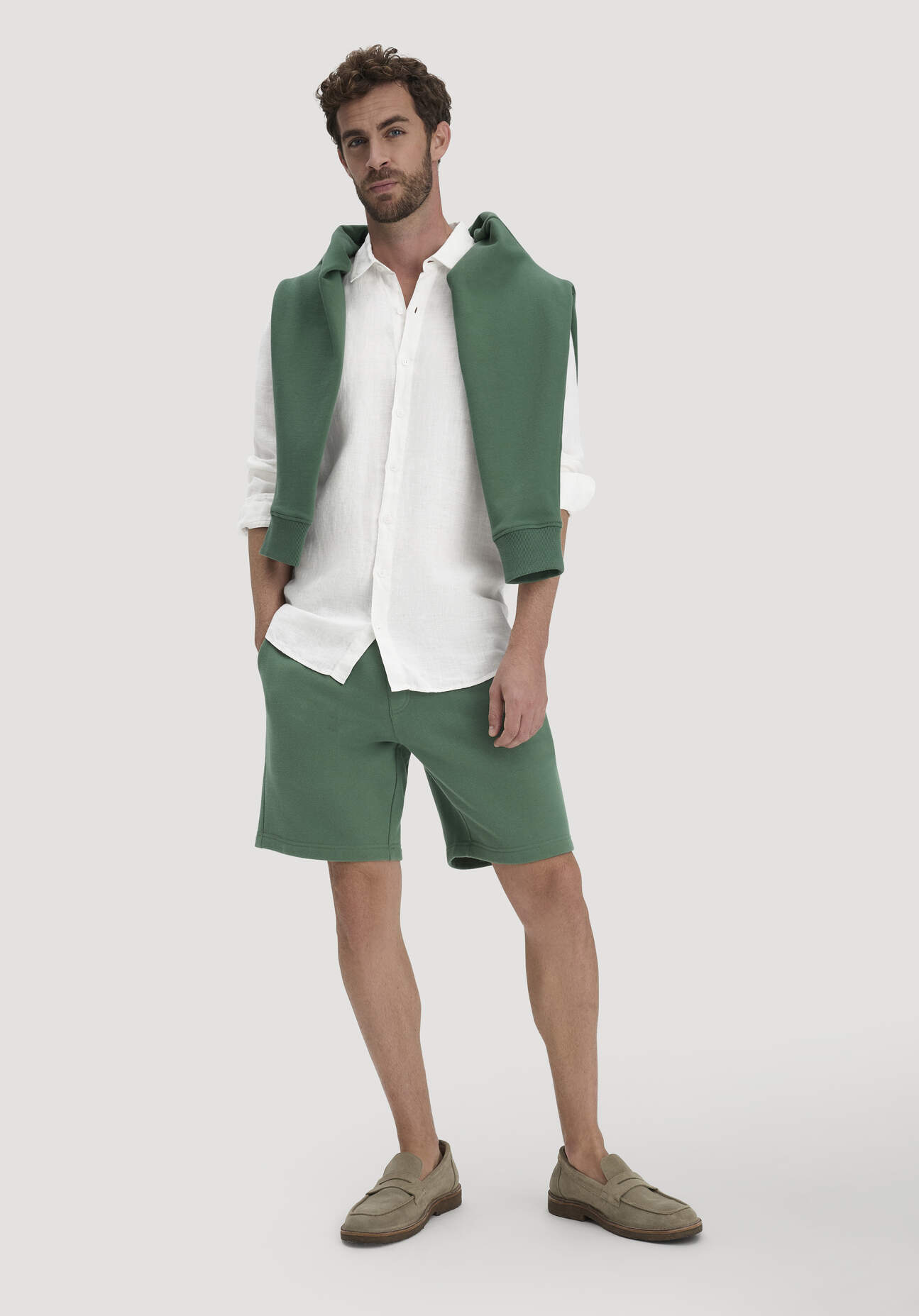 Thumbnail - hessnatur Herren Sweat Shorts TRIAS Relaxed BETTER RECYCLING aus Bio-Baumwolle - grün - Größe L