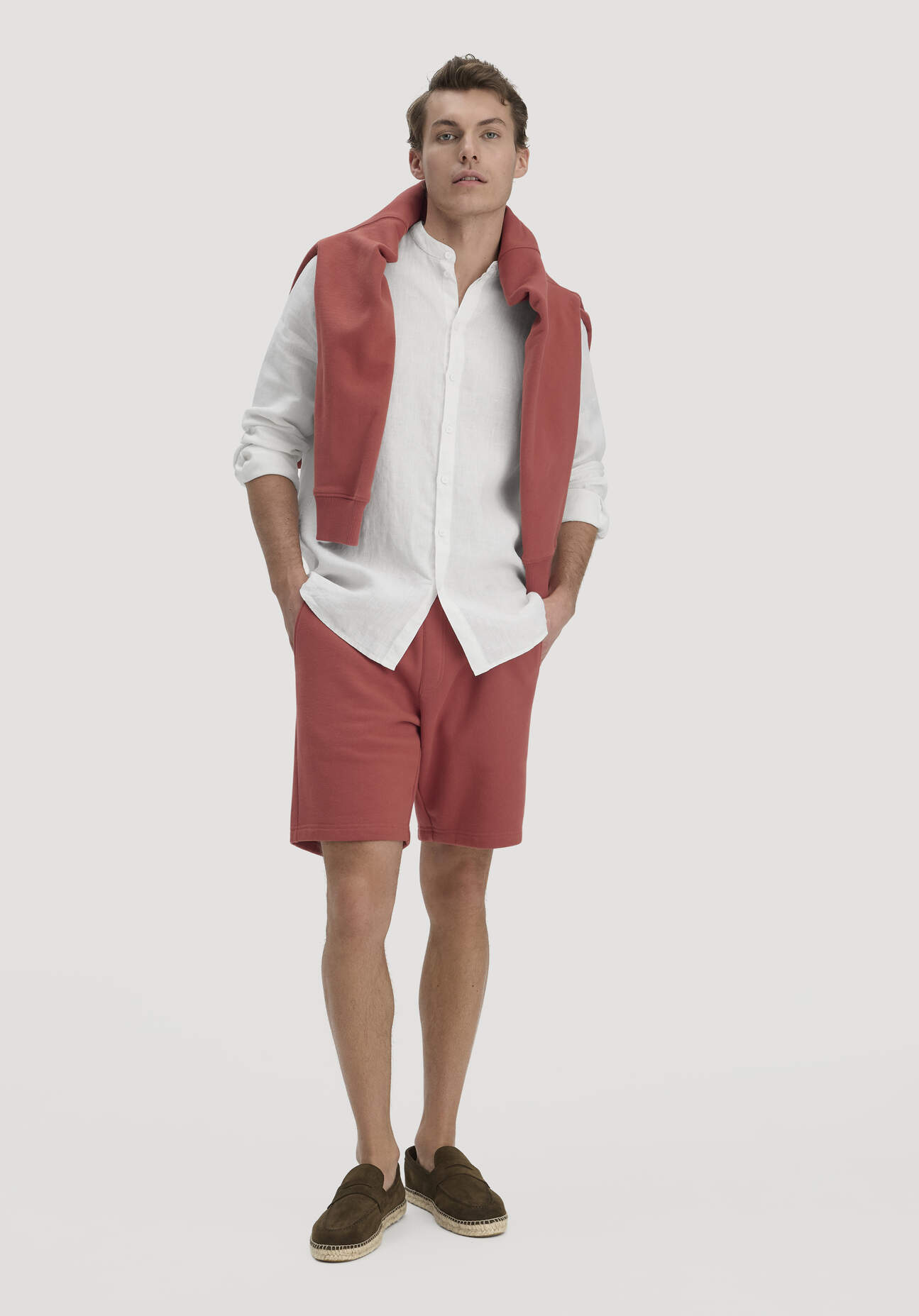 Thumbnail - hessnatur Herren Sweat Shorts TRIAS Relaxed BETTER RECYCLING aus Bio-Baumwolle - braun - Größe M