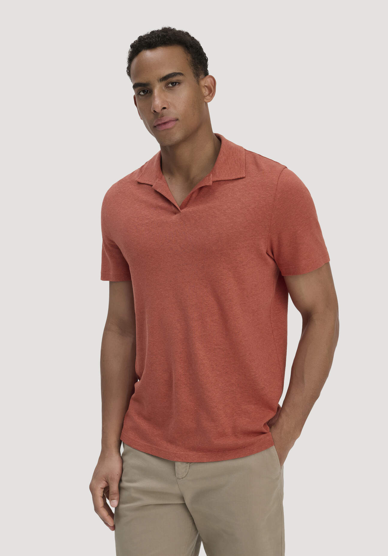 Thumbnail - hessnatur Herren Jersey Polo Relaxed aus Leinen und Bio-Baumwolle - braun - Größe 46