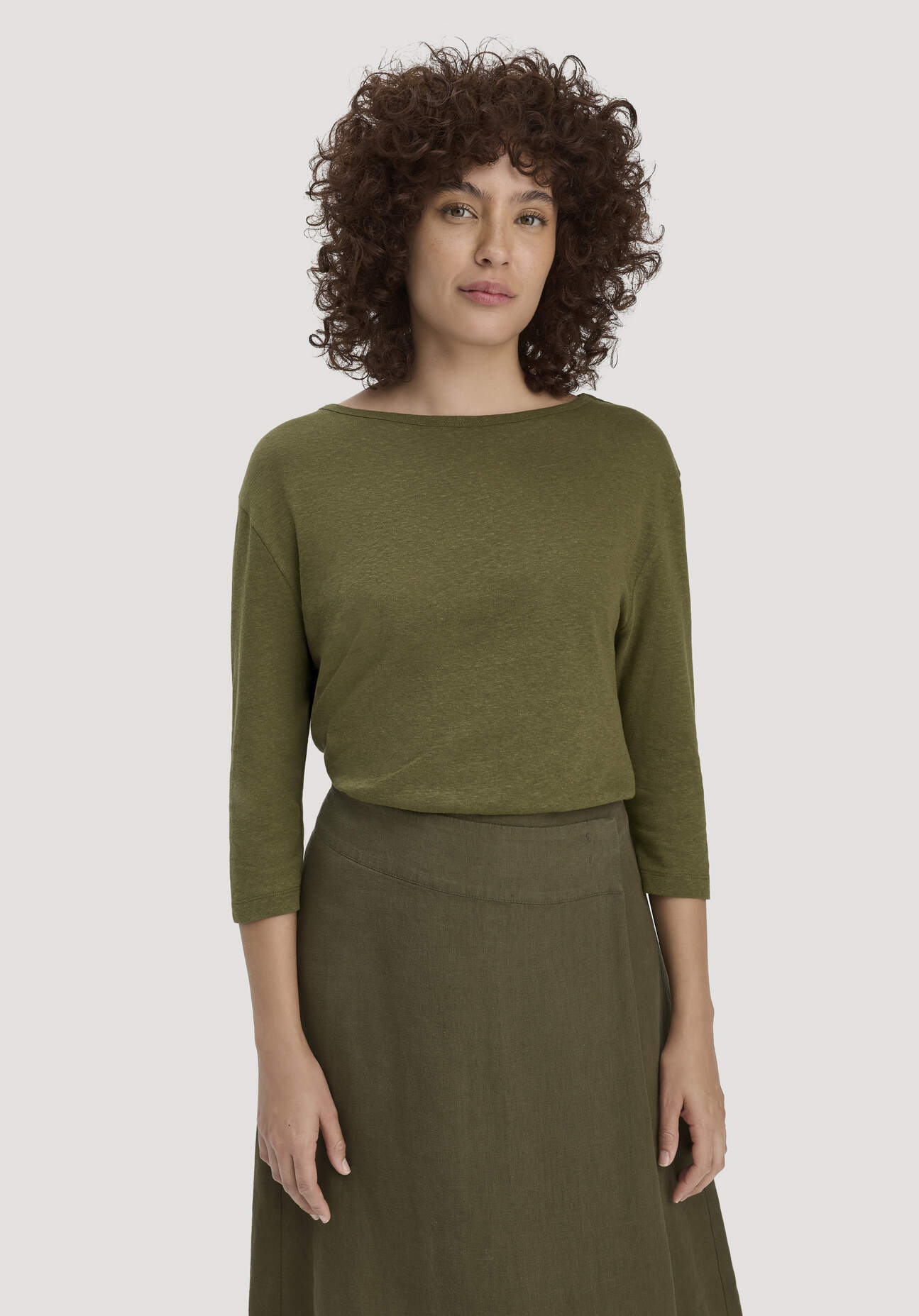 hessnatur Damen Longsleeve Relaxed aus Leinen mit reiner Bio-Baumwolle - grün Grösse34