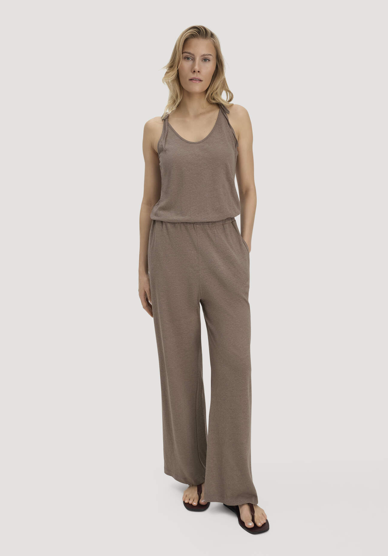 hessnatur Damen Jersey Jumpsuit Relaxed aus Leinen und Bio-Baumwolle - braun Grösse34