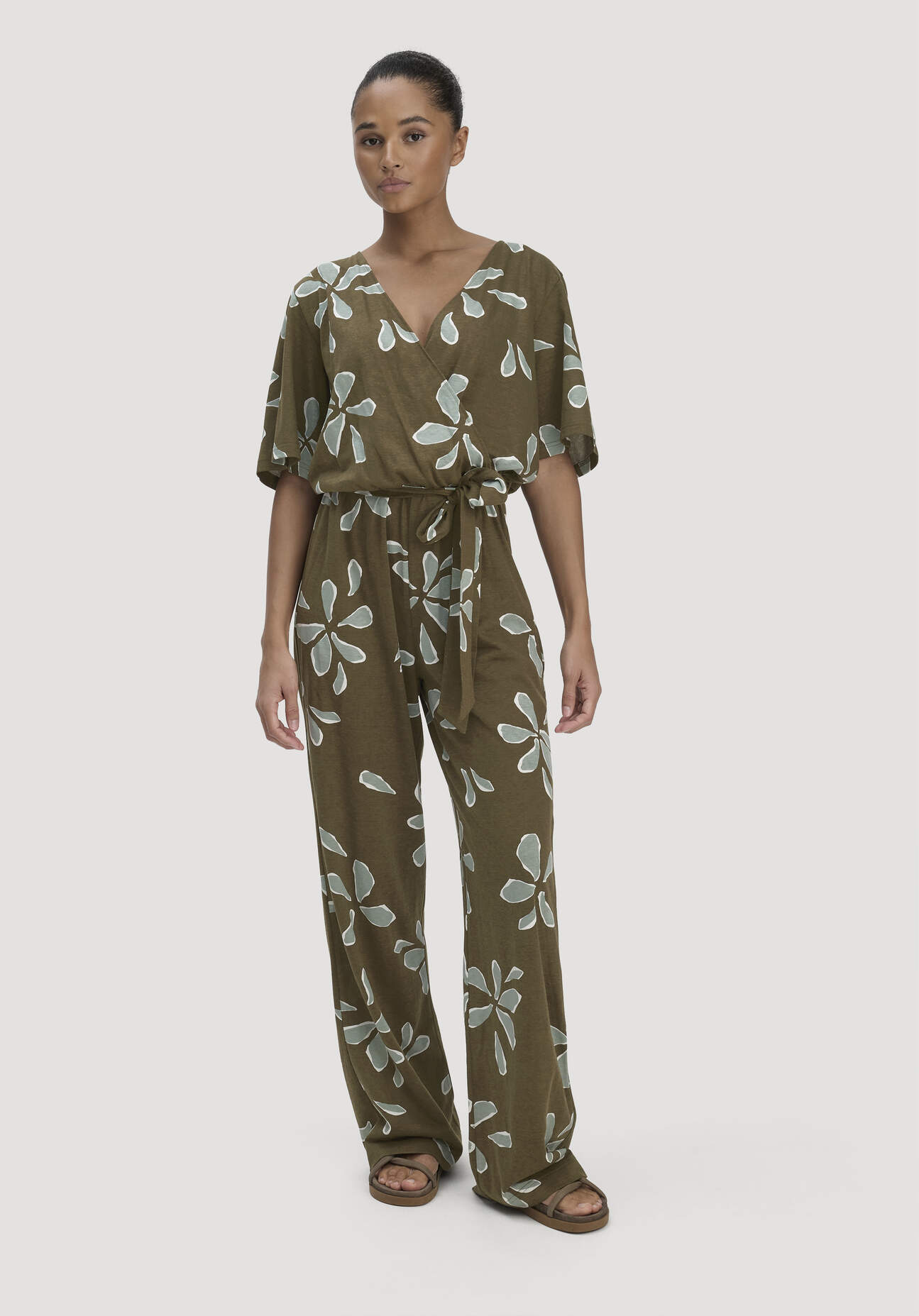 hessnatur Damen Print Jersey Overall Relaxed aus Bio-Baumwolle - grün Grösse34