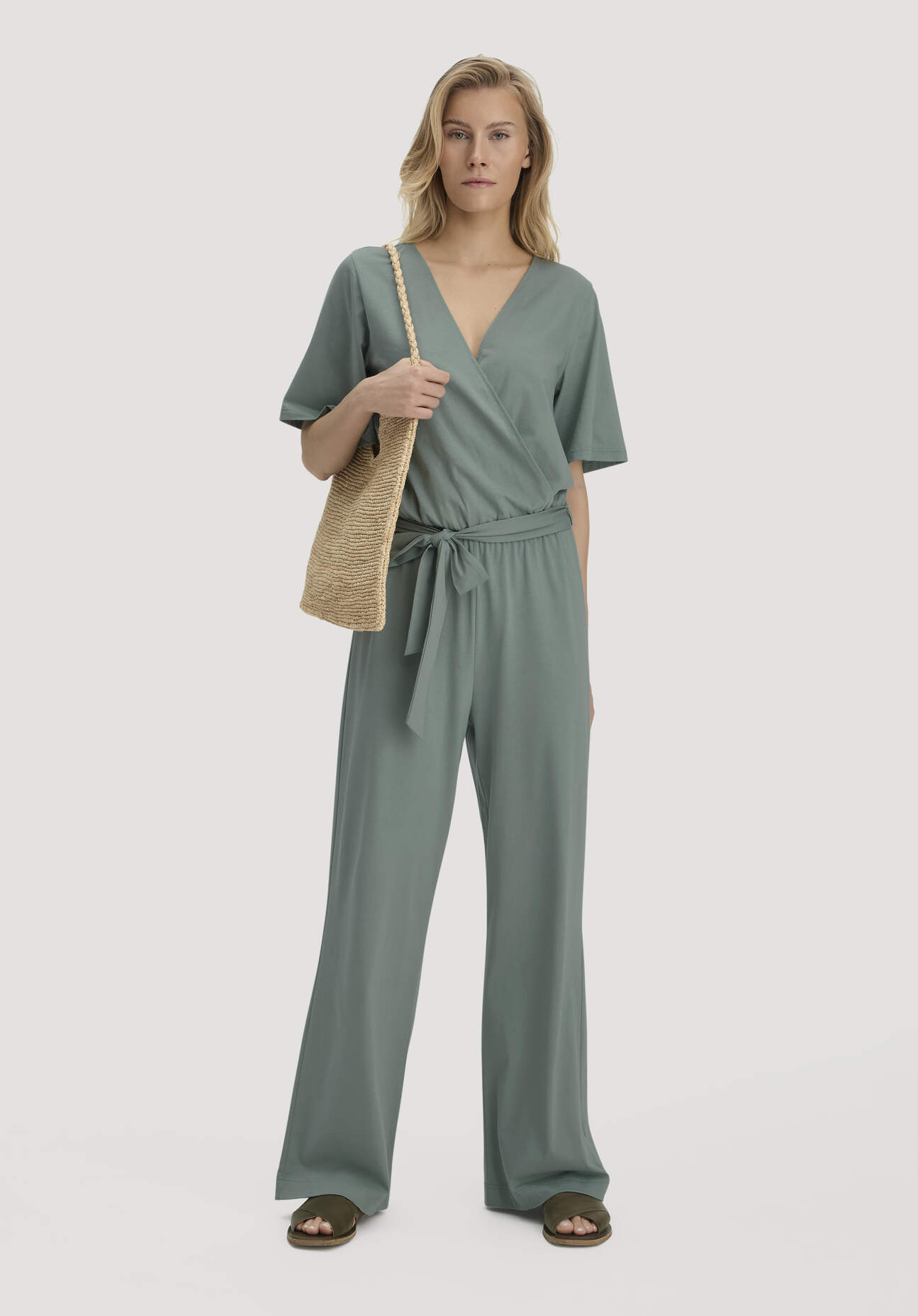 hessnatur Damen Jersey Overall Relaxed aus Bio-Baumwolle - grün Größe 46