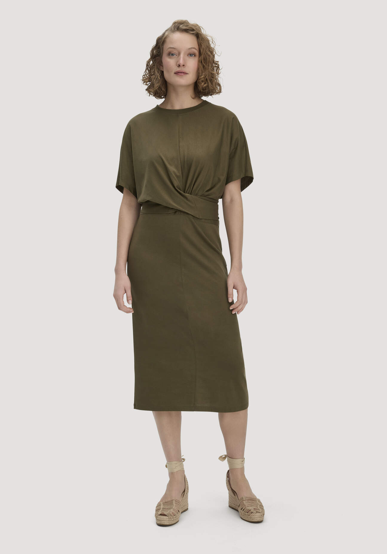 Thumbnail - hessnatur Damen Jersey Kleid Midi Oversize aus Bio-Baumwolle - grün - Größe 44