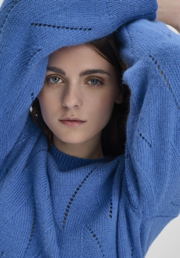 Relaxed knitted sweater made from pure alpaca - 3