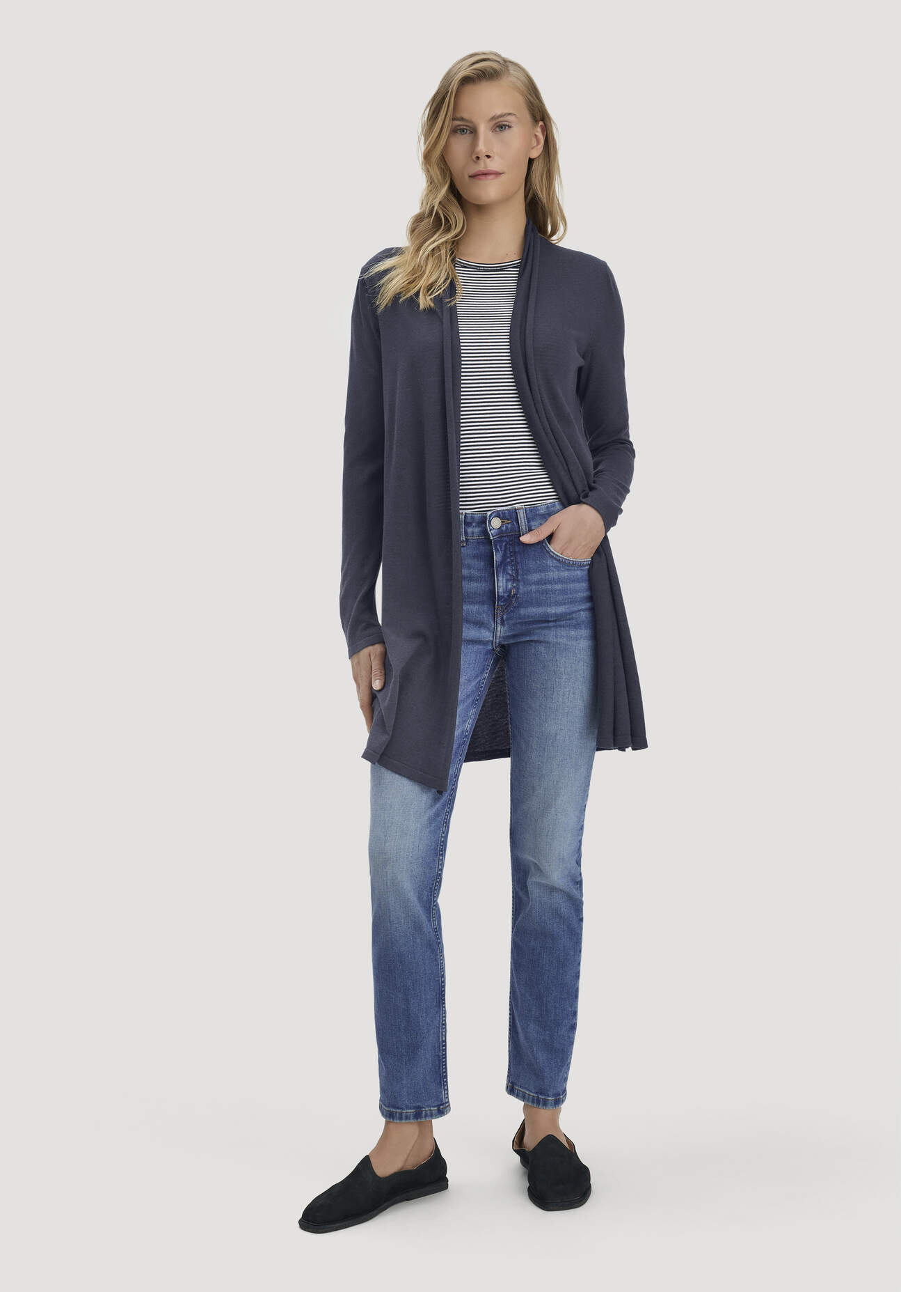 hessnatur Damen Strick Jacke Regular aus TENCEL™ Lyocell und Bio-Baumwolle - blau Größe S