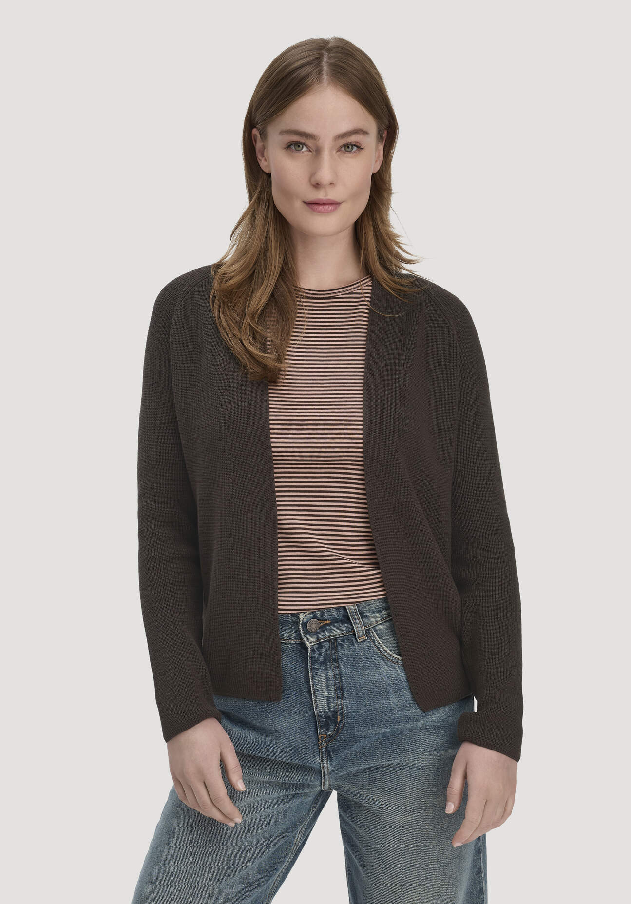 hessnatur Damen Strick Jacke Regular aus Bio-Baumwolle - braun Größe XS