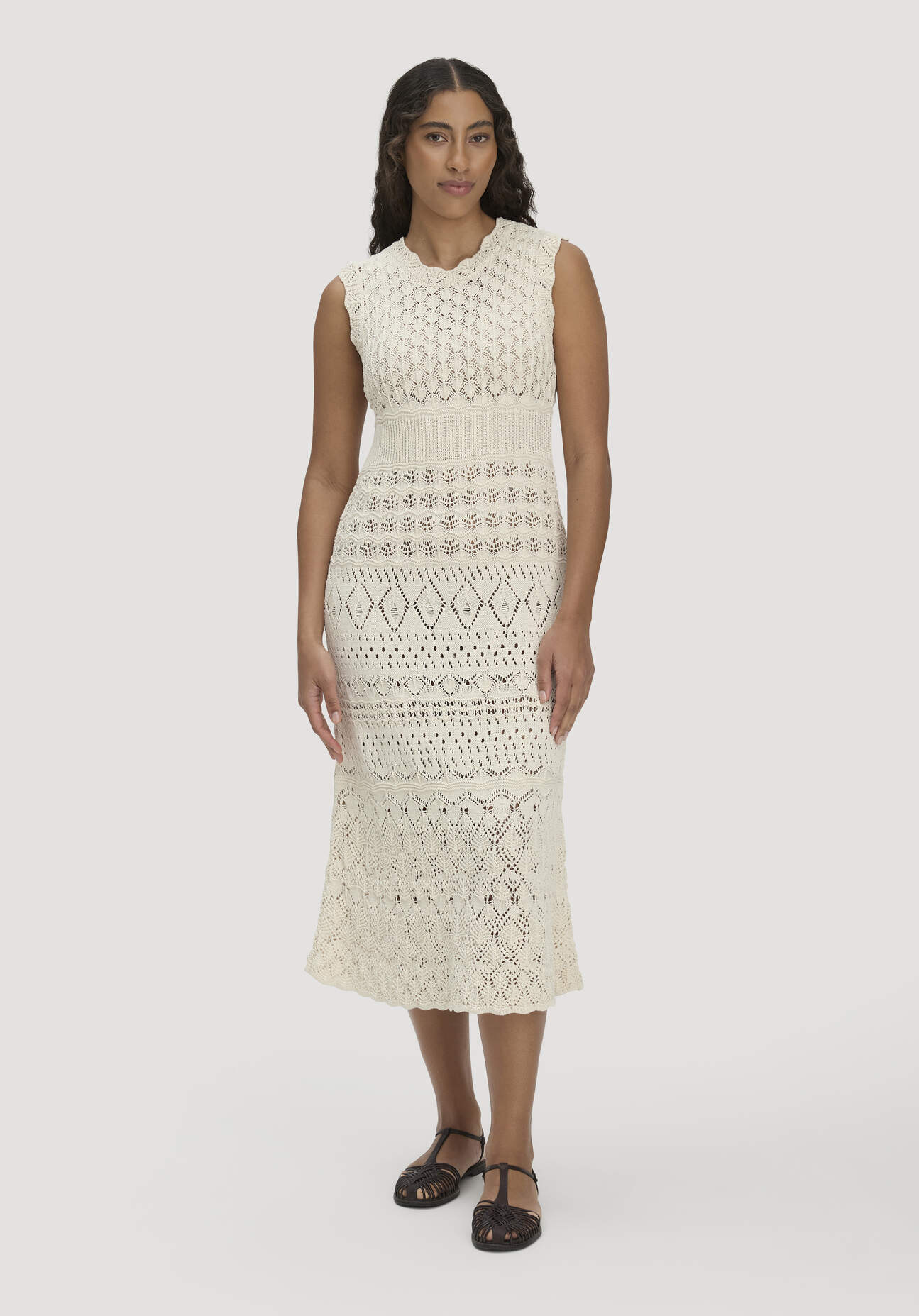 hessnatur Damen Strick Kleid Midi aus Bio-Baumwolle - beige Größe S