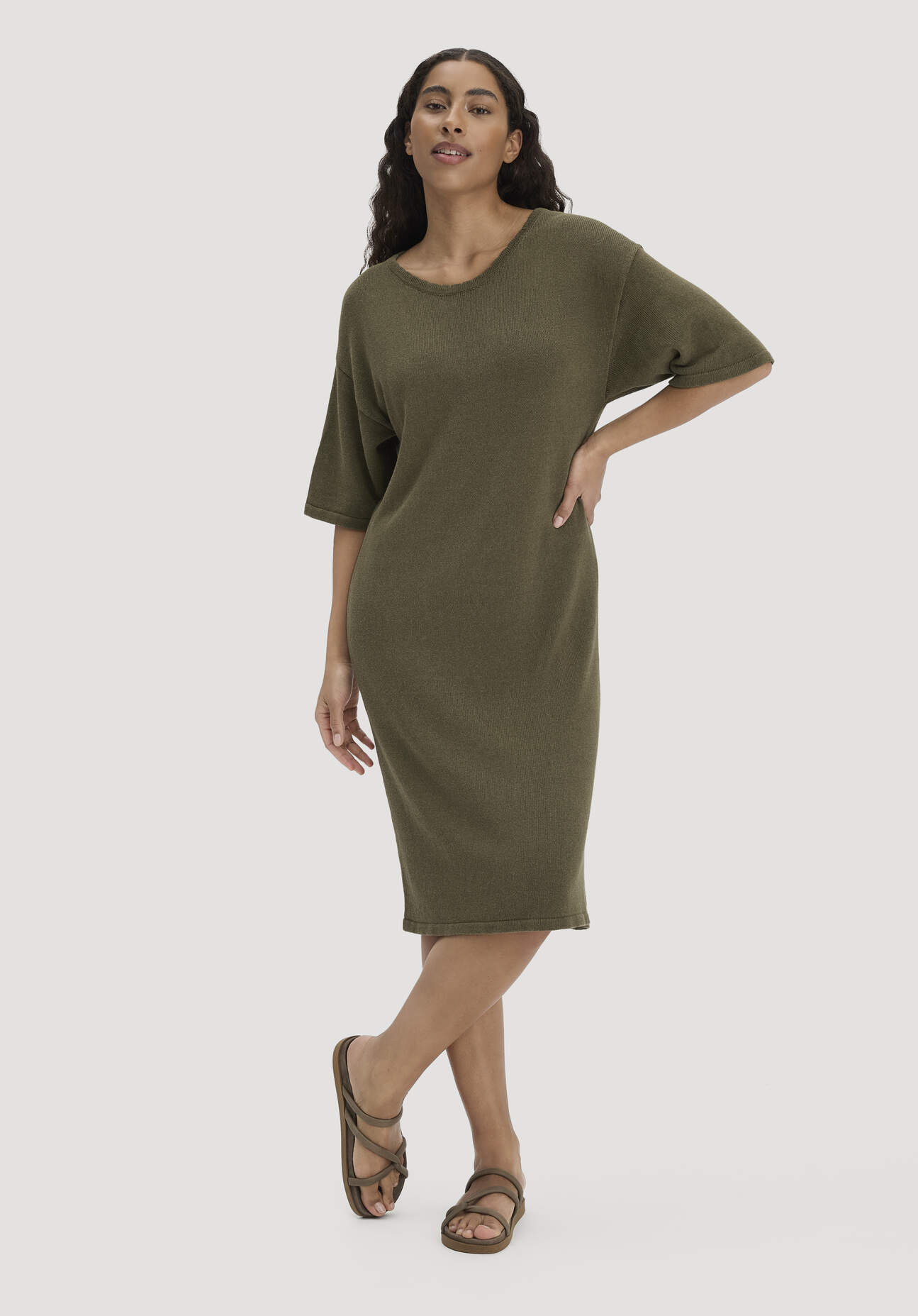 Thumbnail - hessnatur Damen Strick Kleid Relaxed aus Leinen mit Bio-Baumwolle und LENZING™ ECOVERO™ - grün - Größe XXL