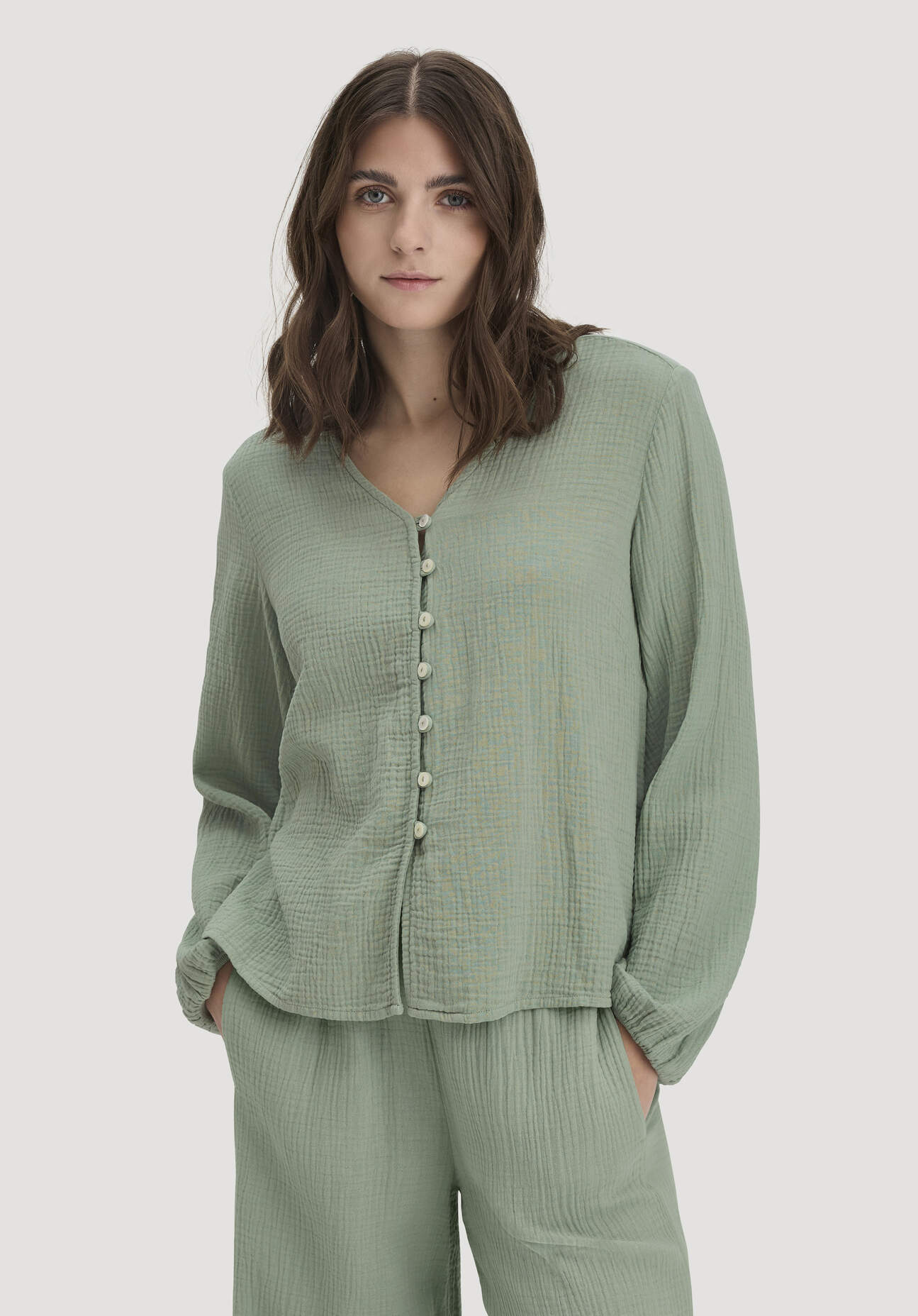 Thumbnail - hessnatur Damen Bluse Relaxed aus Bio-Baumwolle - grün - Größe 48