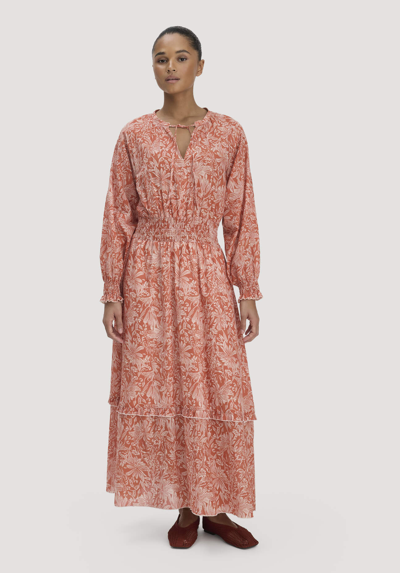 hessnatur Damen Kleid Floralprint Maxi aus Bio-Baumwolle - orange Grösse34