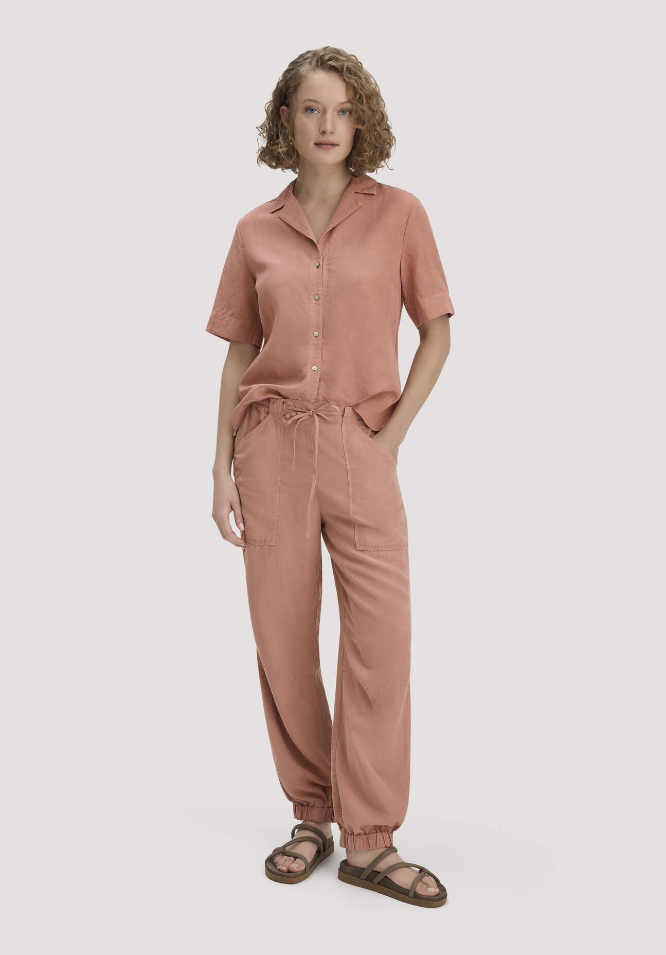 hessnatur Damen Gewebe Soft Utility Hose aus TENCEL™ Lyocell mit Leinen - rosa Größe 46
