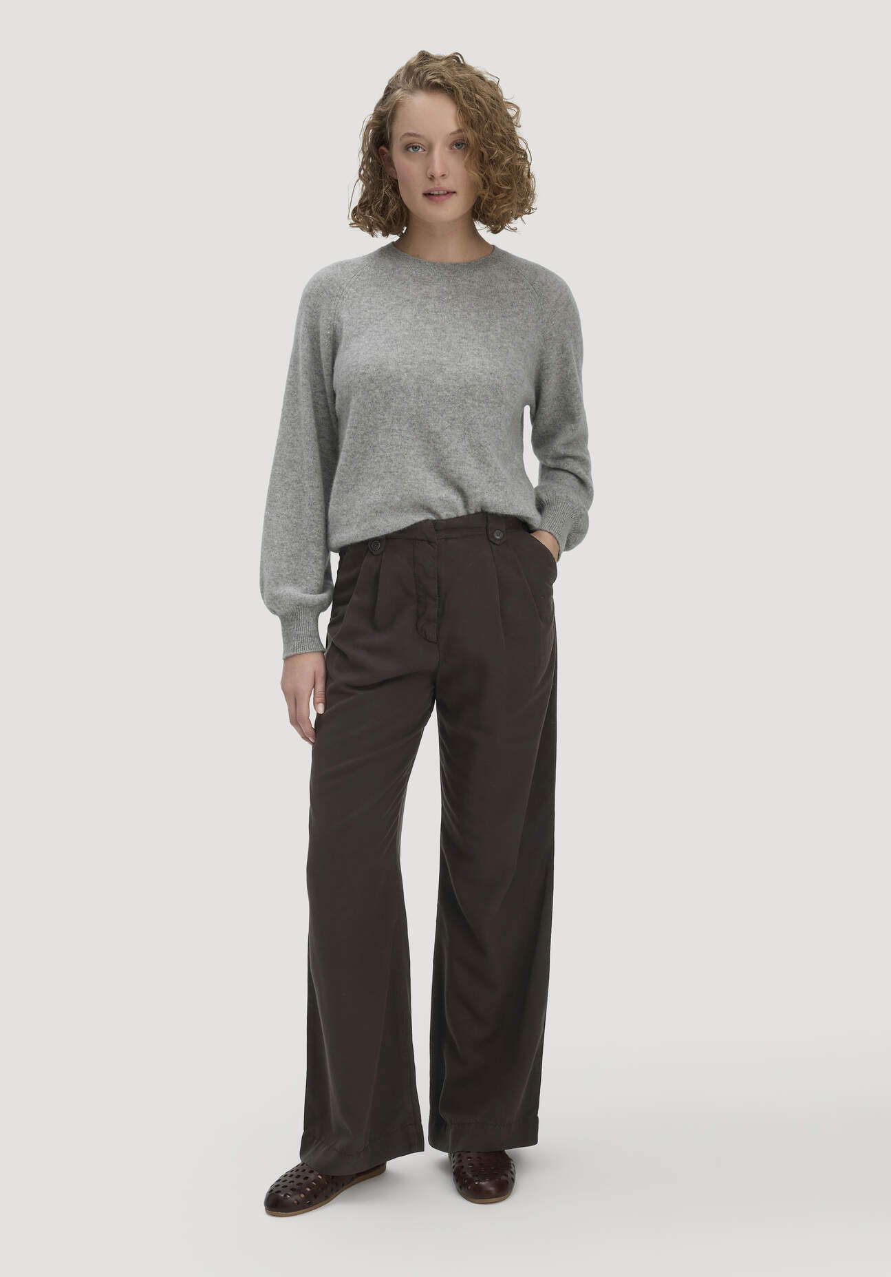 hessnatur Damen Bundfalten Hose Wide Leg aus TENCEL™ Lyocell - braun Größe 44