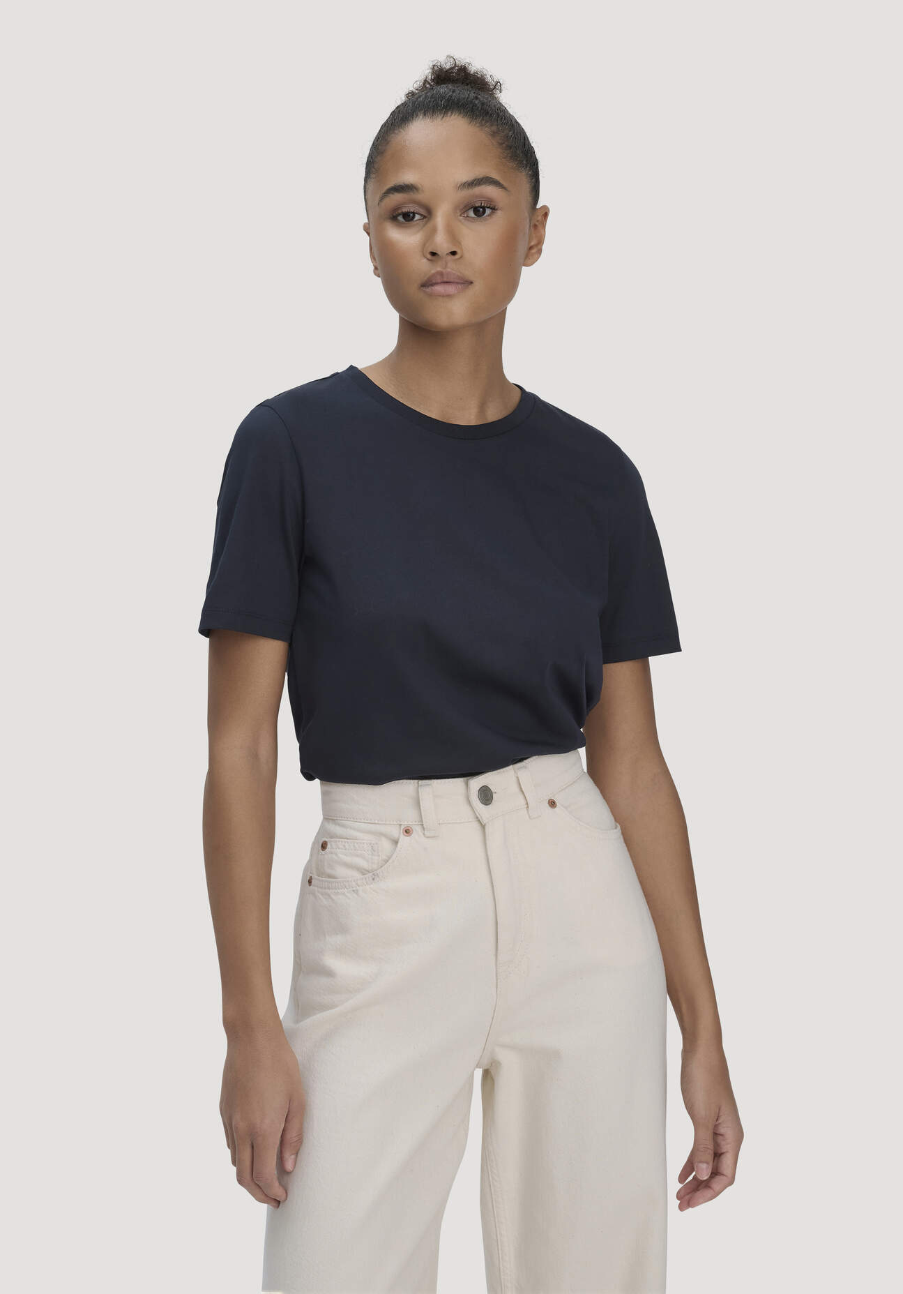 hessnatur Damen T-Shirt Regular aus Bio-Baumwolle (ROC) - blau Größe 42