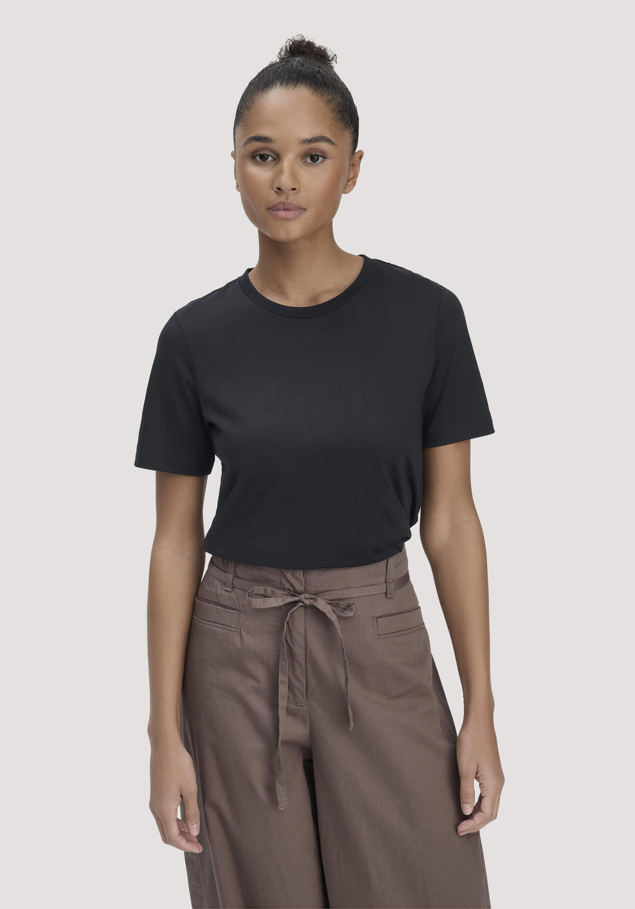 Thumbnail - hessnatur Damen T-Shirt Regular aus Bio-Baumwolle (ROC) - schwarz - Größe 46