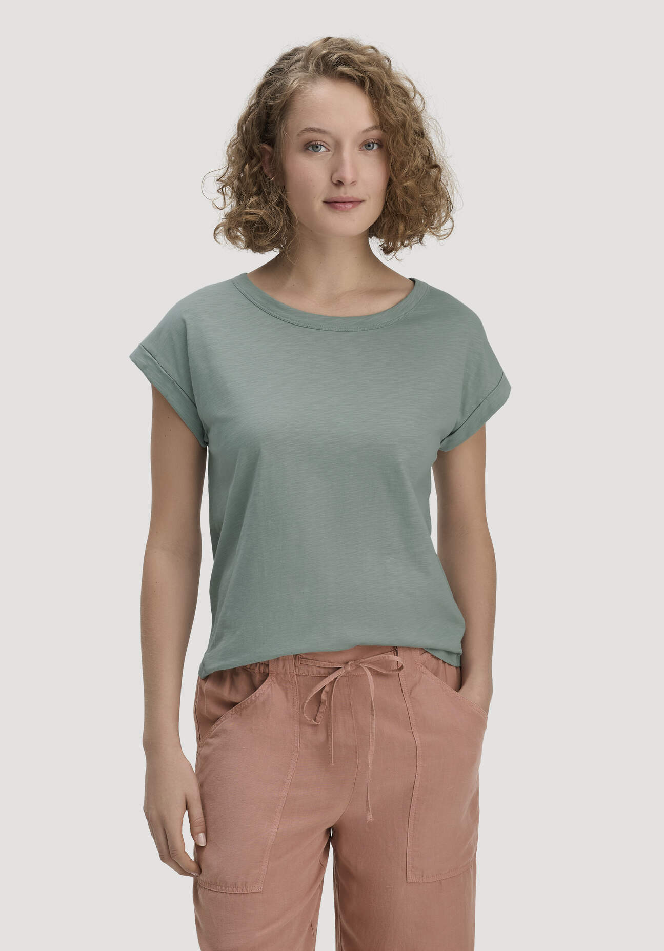 hessnatur Damen Light Slub T-Shirt Relaxed aus Bio-Baumwolle - grün Größe 44