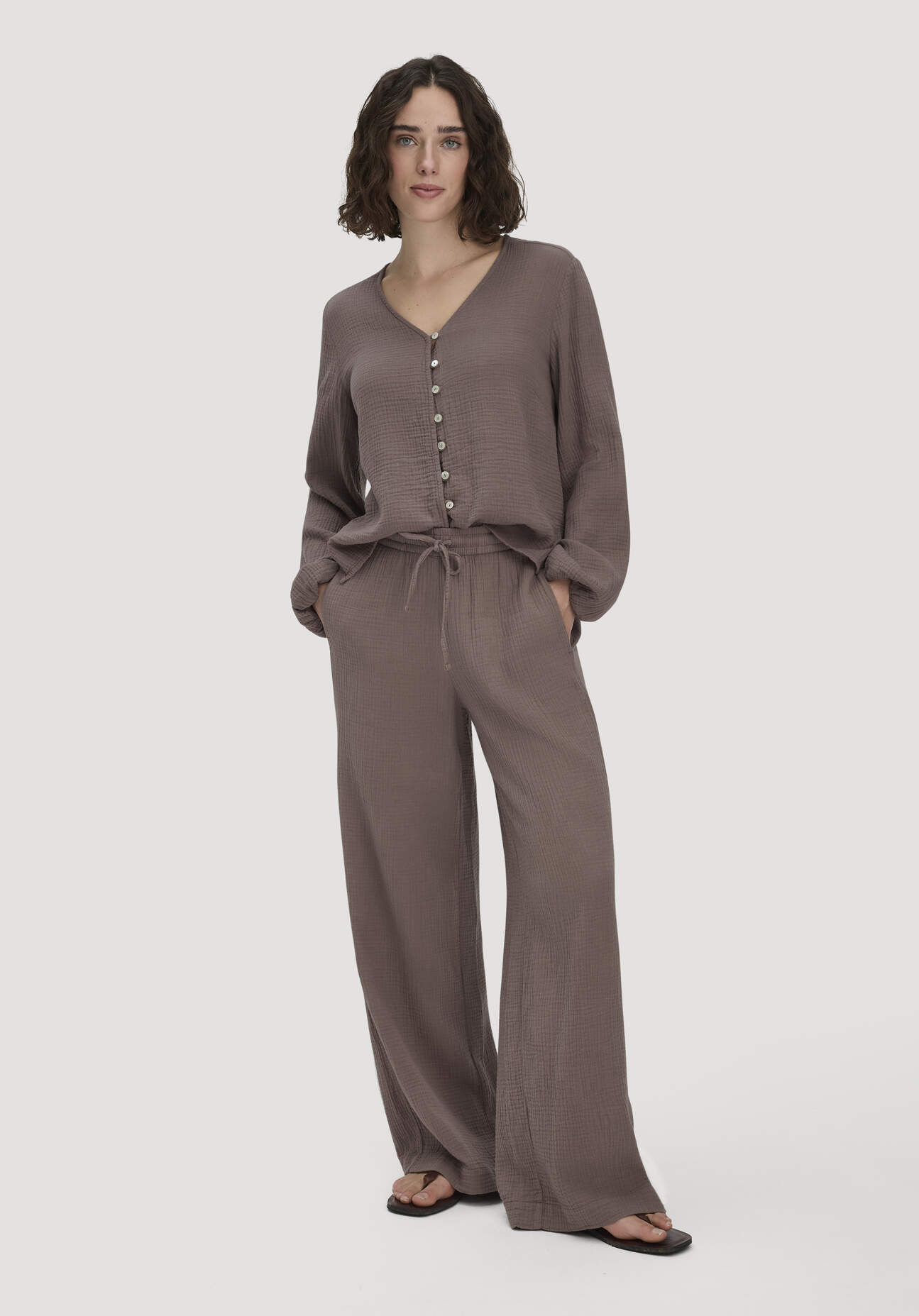 hessnatur Damen Gewebe Hose Wide Leg aus Bio-Baumwolle - braun Größe 40