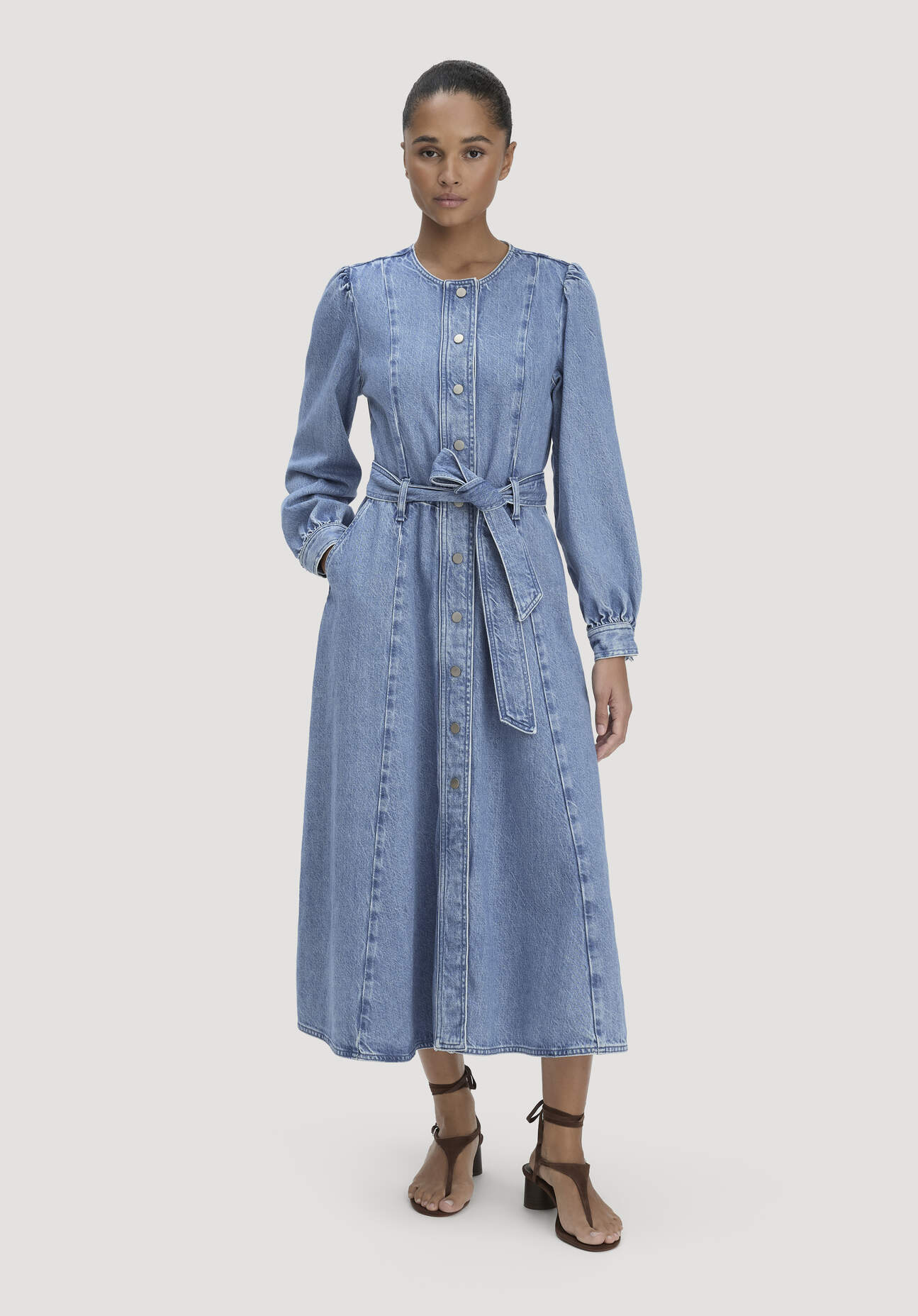 hessnatur Damen Jeanskleid Regular Midi aus Bio-Baumwolle und TENCEL™ Lyocell - blau Größe 48