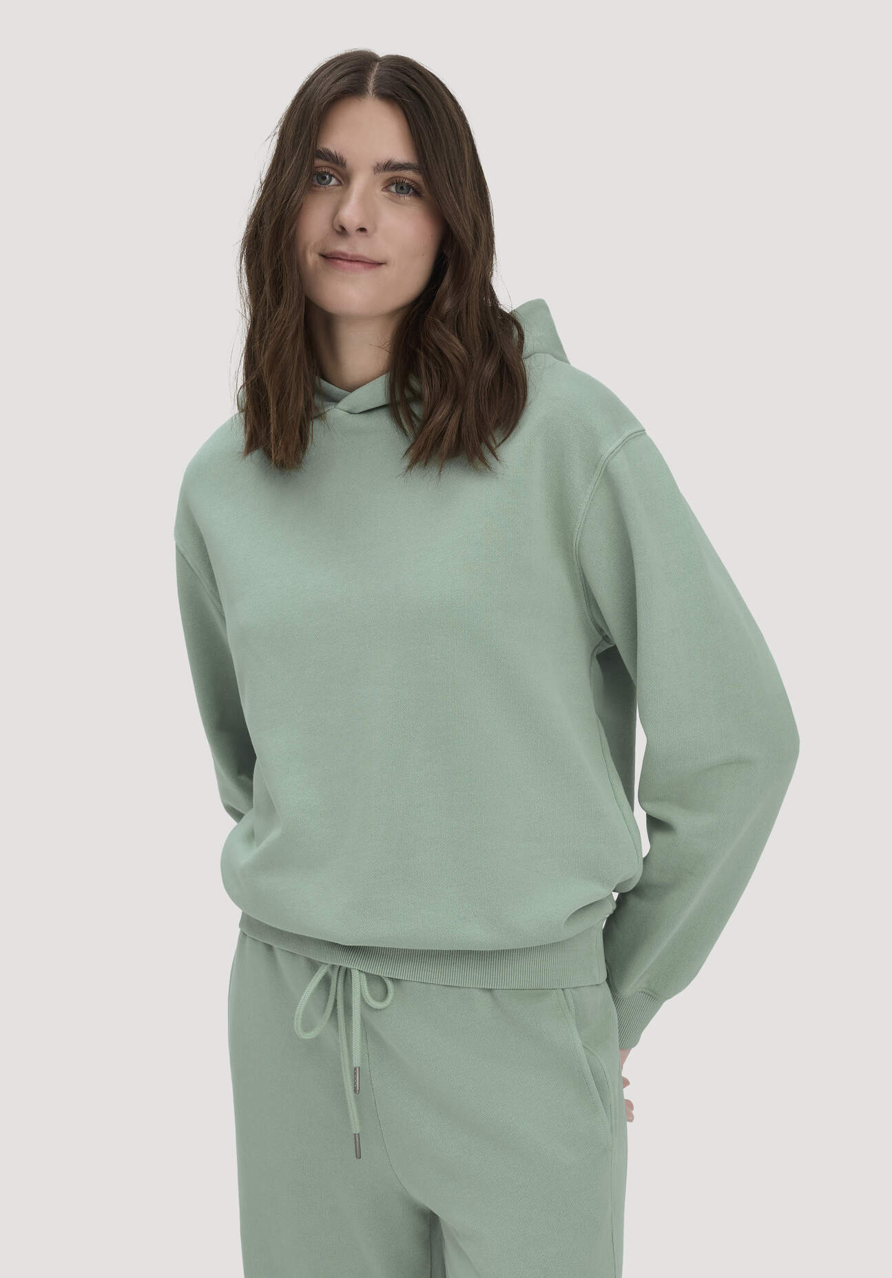 hessnatur Damen Sweathoodie Relaxed aus Bio-Baumwolle - grün Größe XXL