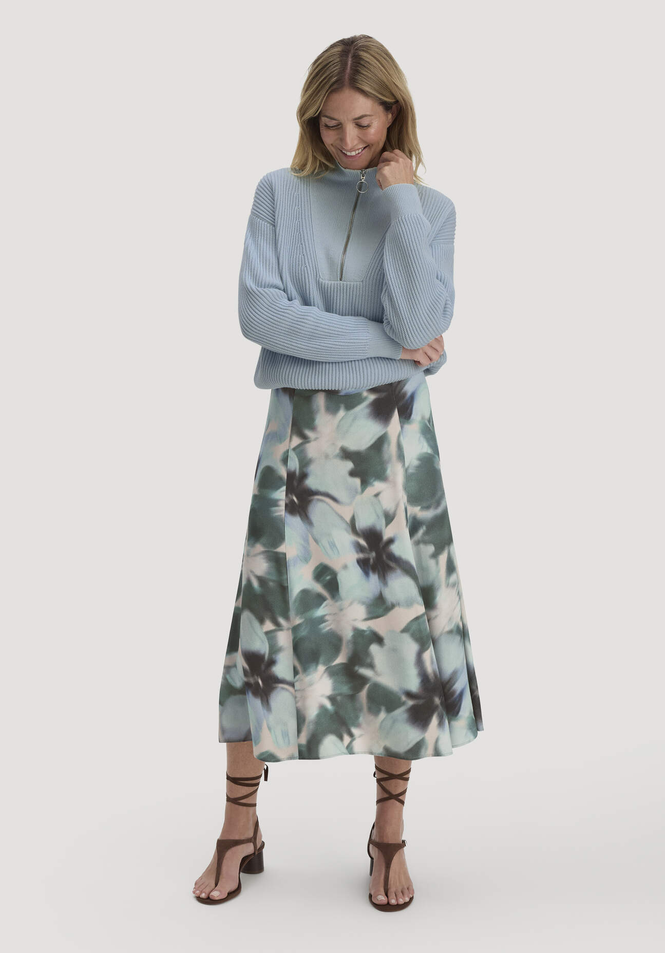 hessnatur Damen Gewebe Print Rock Midi aus LENZING™ ECOVERO™ Viskose - blau Größe 48