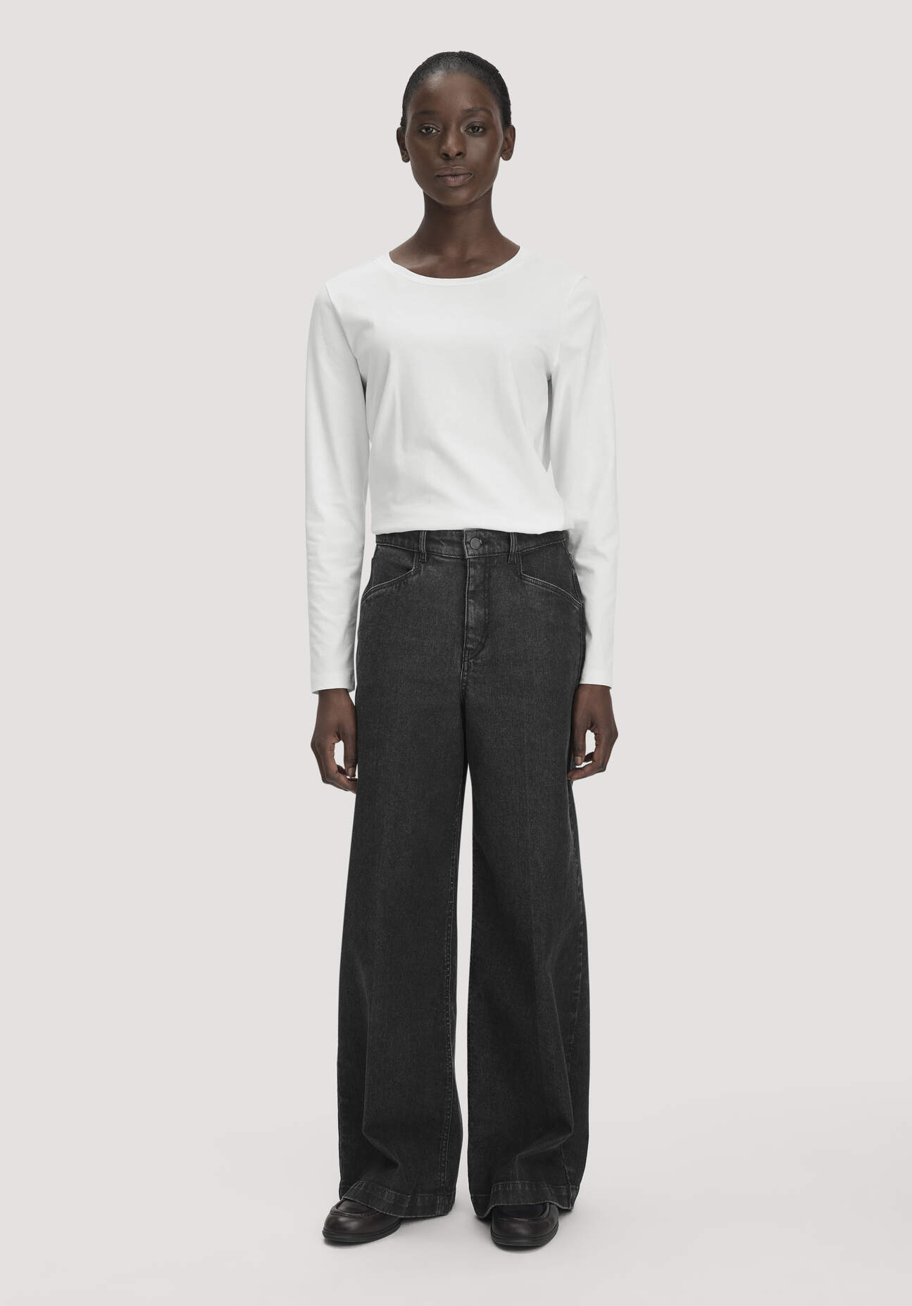 hessnatur Damen Jeans VONNA Super Wide Leg aus Bio-Denim mit Recyclinganteil - schwarz - Größe 27/32