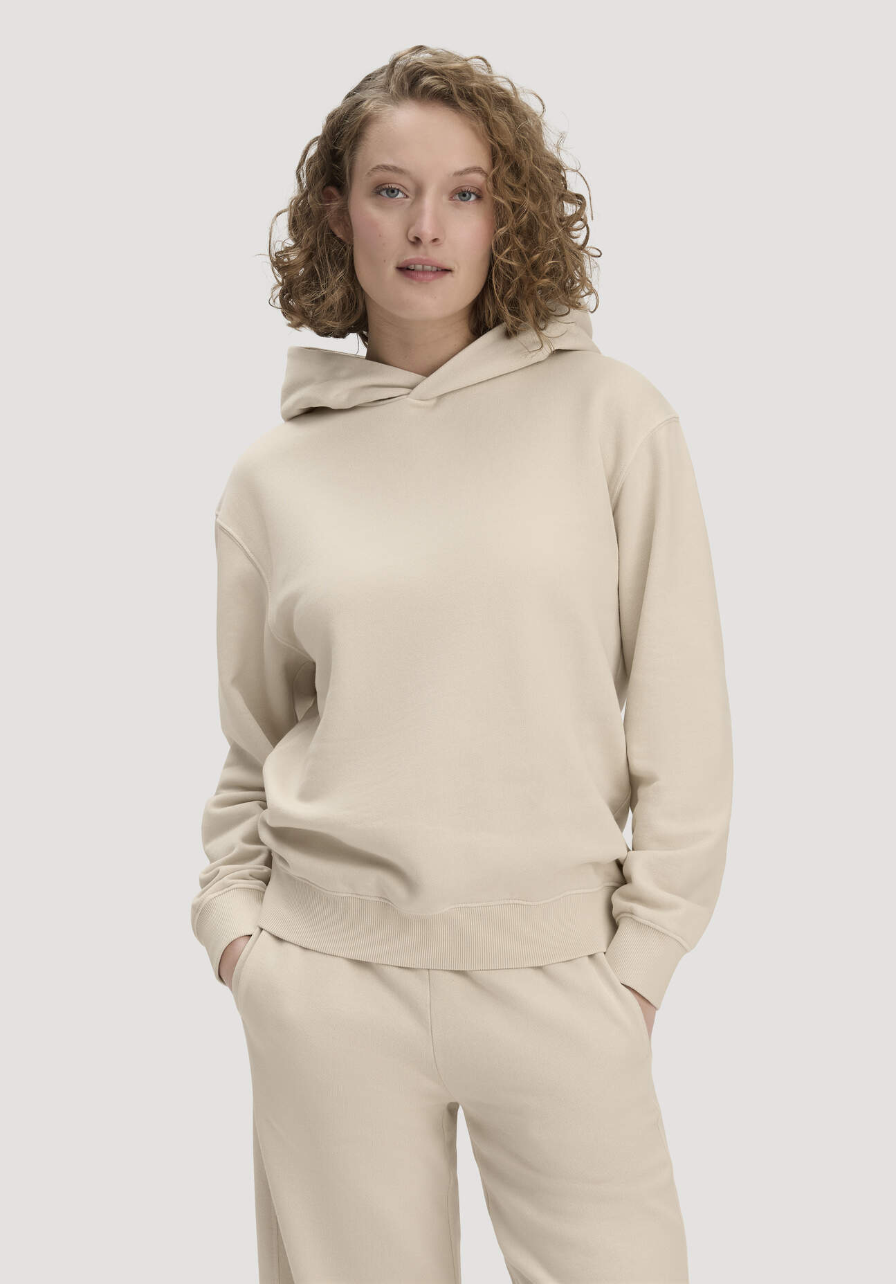 hessnatur Damen Sweathoodie Relaxed aus Bio-Baumwolle - beige Größe L