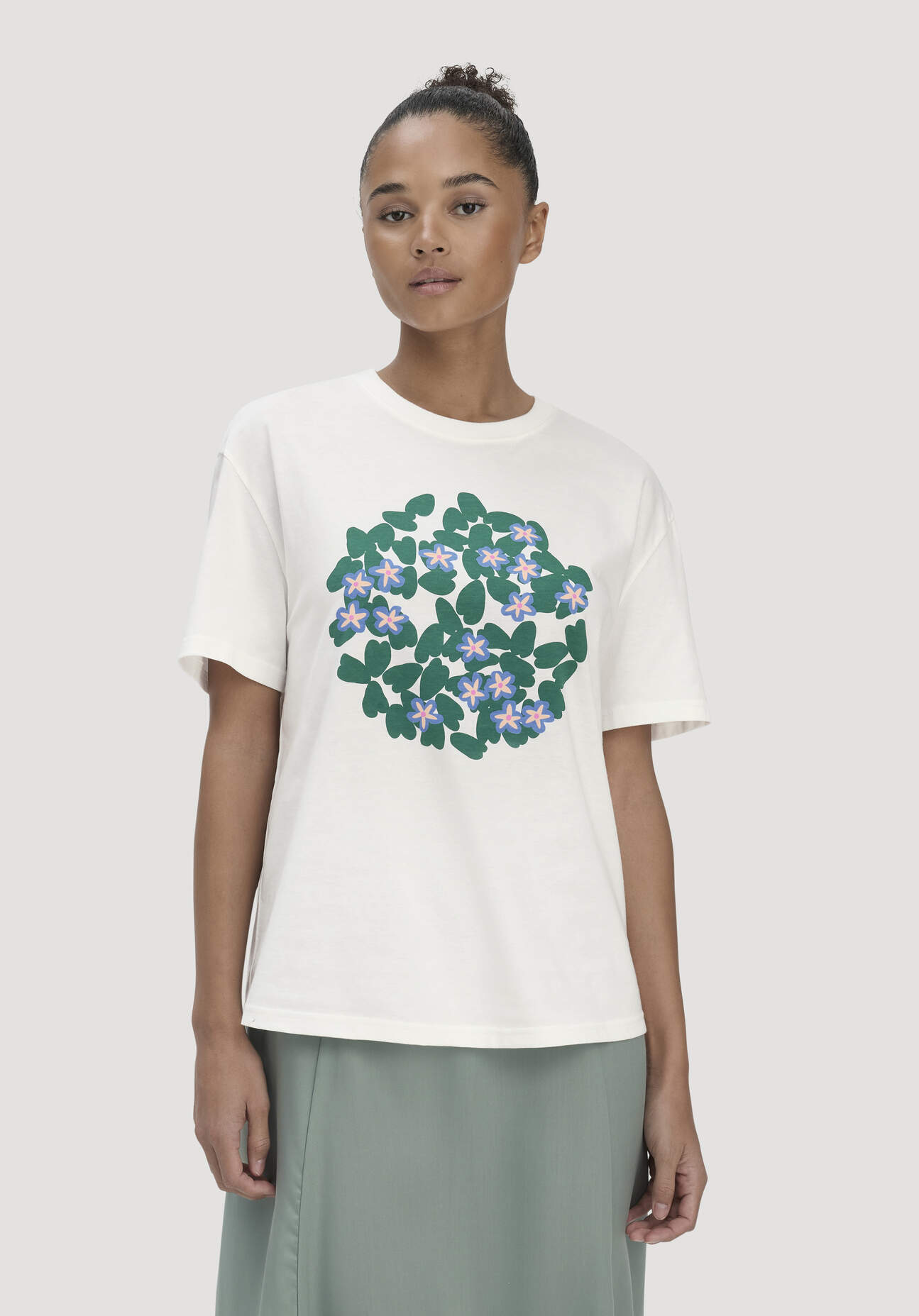 hessnatur Damen Print T-Shirt Oversize LIV LEE aus Bio-Baumwolle - grün Größe XS