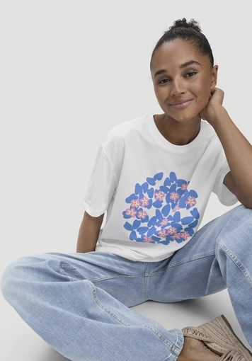 Oversized printed T-shirt by LIV LEE, made from pure organic cotton - 4