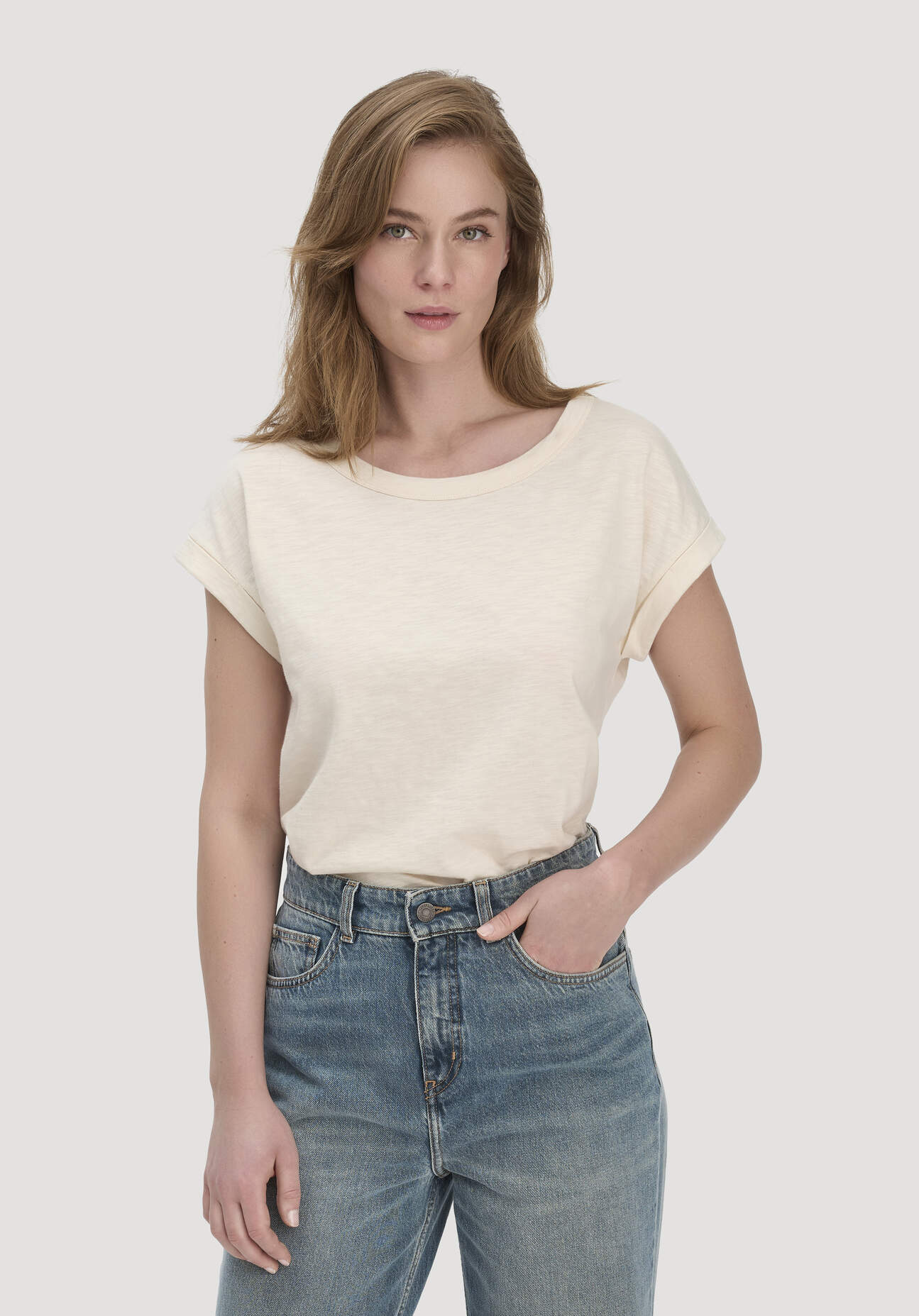 hessnatur Damen Light Slub T-Shirt Relaxed aus Bio-Baumwolle - natur Größe 42