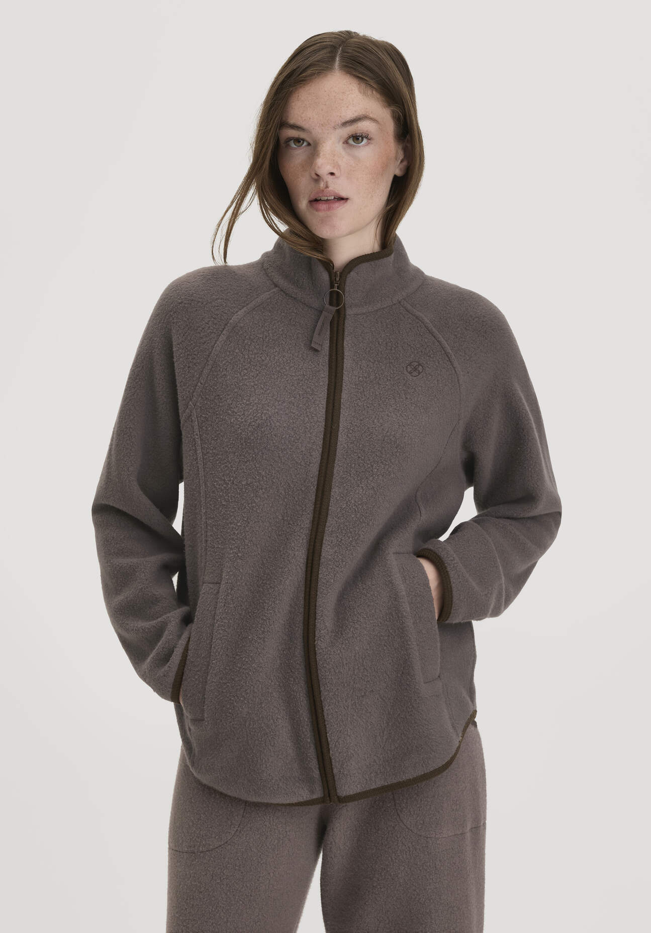 hessnatur Loungewear Fleece Jacke Relaxed ACTIVE LIGHT aus Bio-Baumwolle - lila GrösseM
