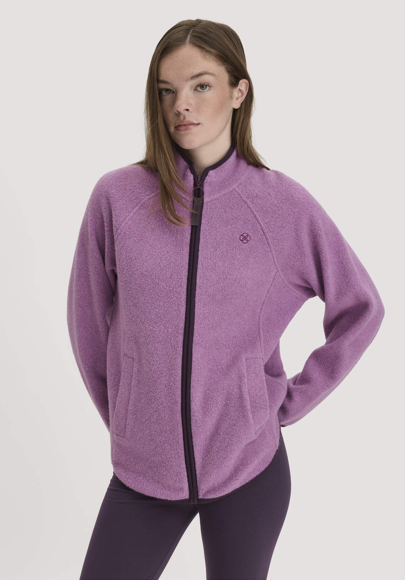 hessnatur Loungewear Fleece Jacke Relaxed ACTIVE LIGHT aus Bio-Baumwolle - lila GrösseL