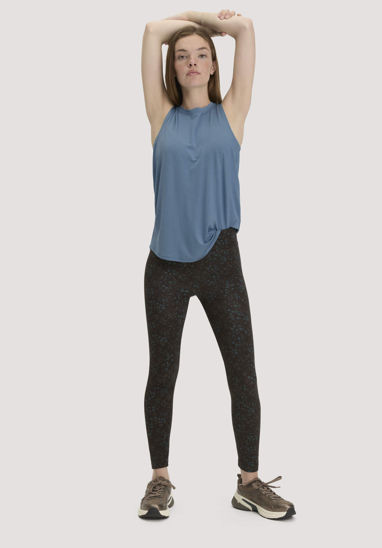 hessnatur Loungewear Leggings Medium Cut ACTIVE LIGHT aus Bio-Baumwolle - blau GrösseM