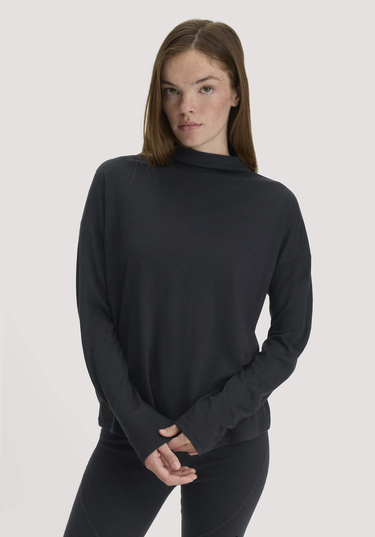 hessnatur Loungewear Longsleeve Oversize aus Bio-Merinowolle - schwarz - Größe M