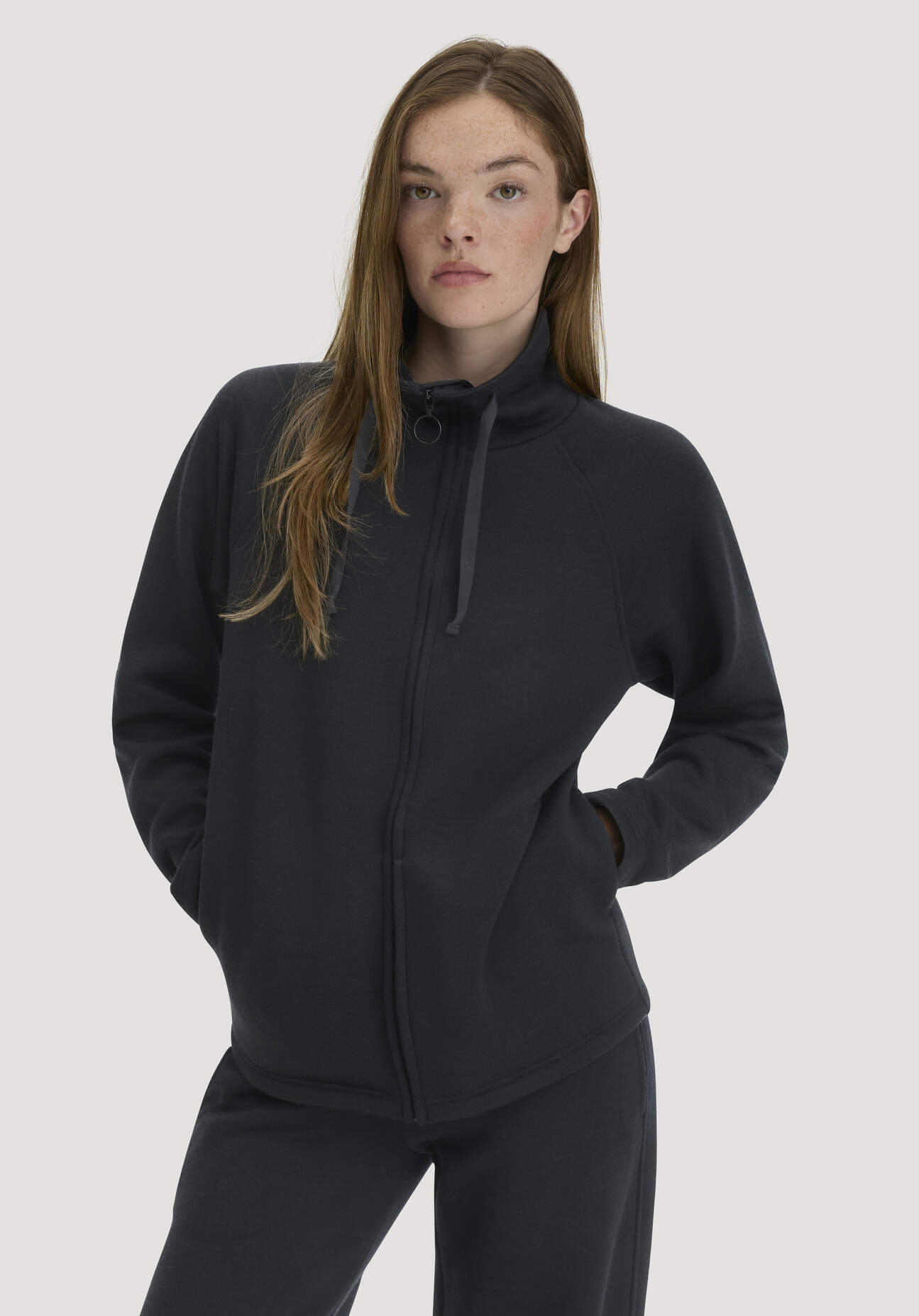 hessnatur Loungewear Jacke Relaxed ACTIVE WOOL aus Bio-Merinowolle - schwarz - Größe S