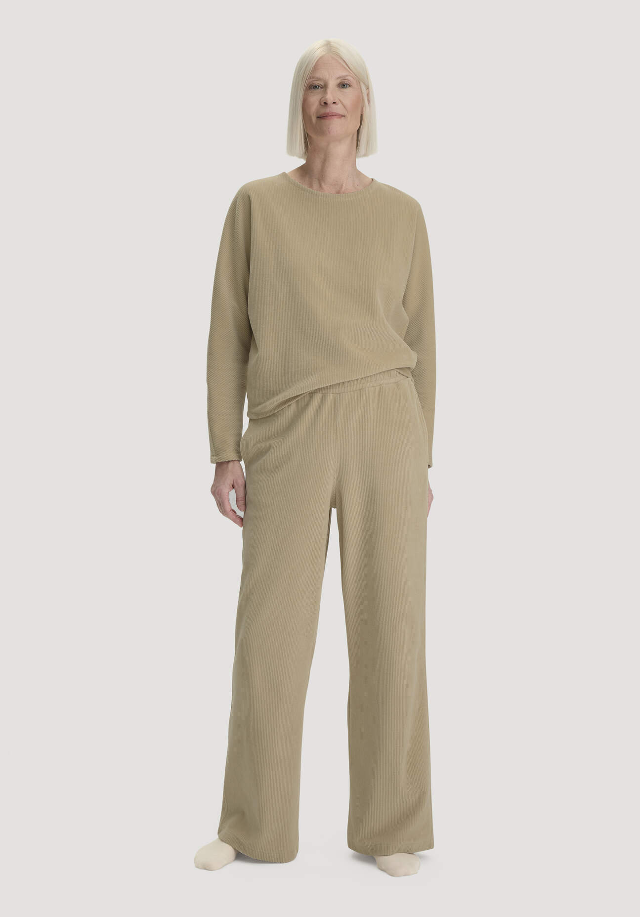 hessnatur Loungewear Hose Cordstretch Wide Leg ACTIVE LIGHT aus Bio-Baumwolle - beige GrösseXL