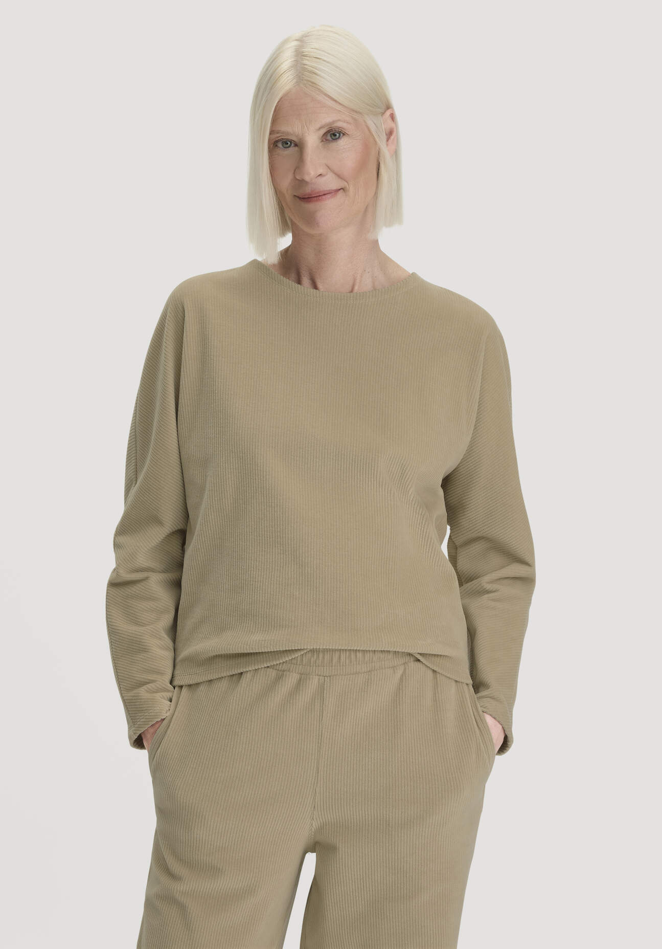 hessnatur Loungewear Longsleeve Oversized aus Bio-Baumwolle - beige GrösseXL