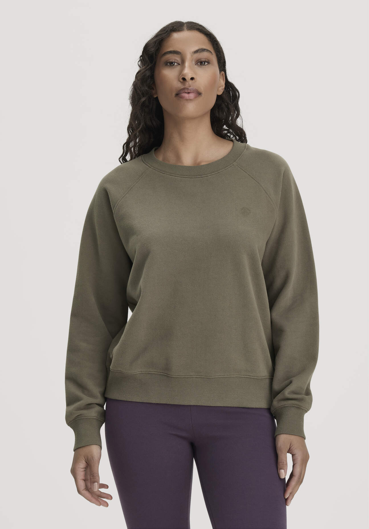 hessnatur Loungewear Sweatshirt Relaxed aus Bio-Baumwolle mit recycelter Baumwolle - grün GrösseL